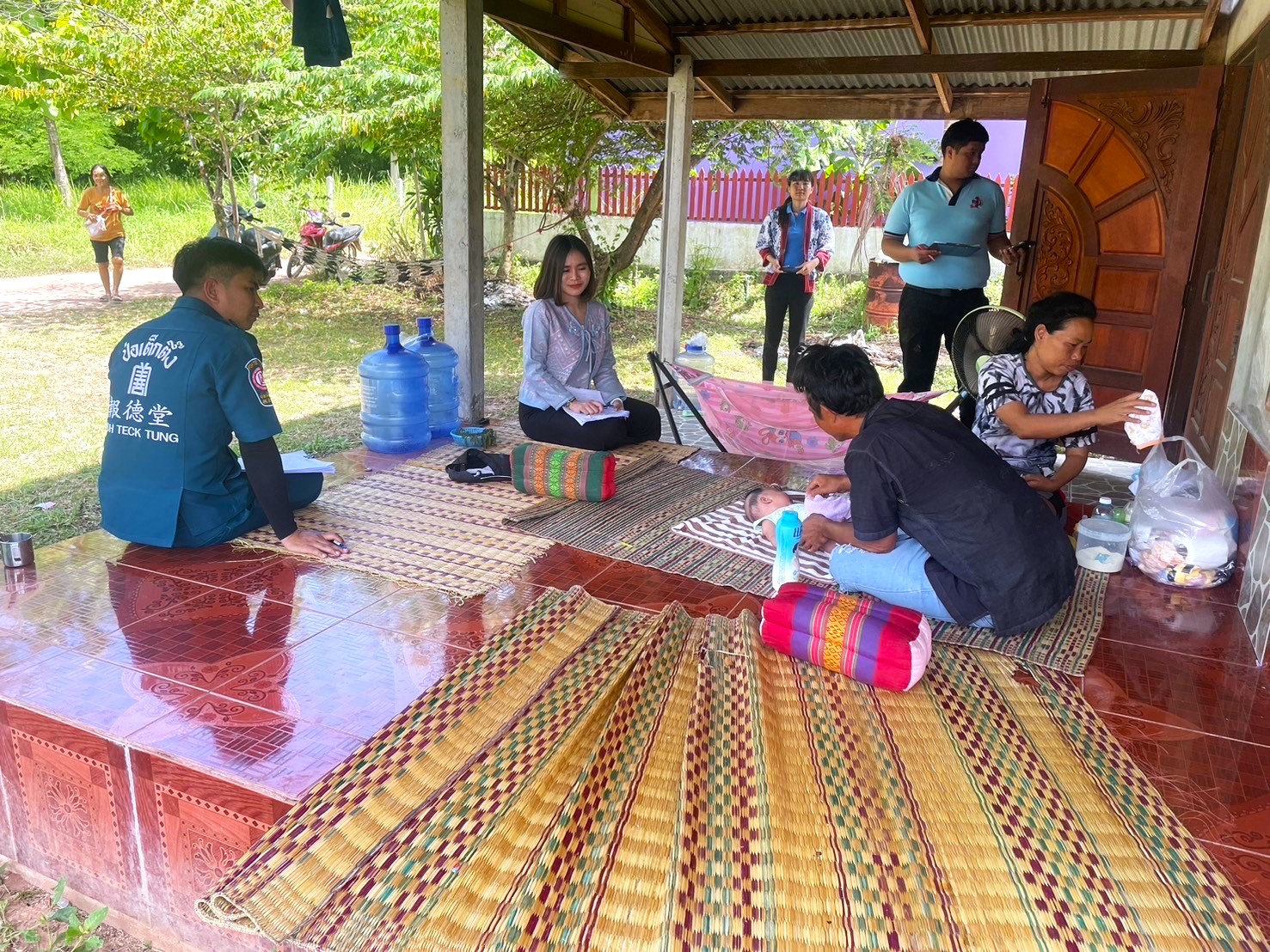 กรมการพัฒนาชุมชน ร่วมกับ มูลนิธิป่อเต็กตึ้ง ลงพื้นที่จัดเก็บข้อมูลครัวเรือนยากจนเป้าหมายสนับสนุนวัสดุอุปกรณ์ประกอบอาชีพ จังหวัดเลย