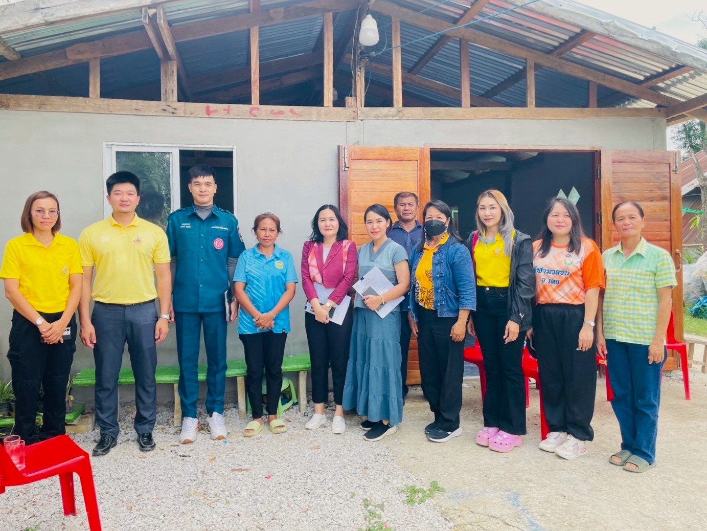 กรมการพัฒนาชุมชน ร่วมกับ มูลนิธิป่อเต็กตึ้ง ลงพื้นที่จัดเก็บข้อมูลครัวเรือนยากจนเป้าหมายสนับสนุนวัสดุอุปกรณ์ประกอบอาชีพ จังหวัดเลย