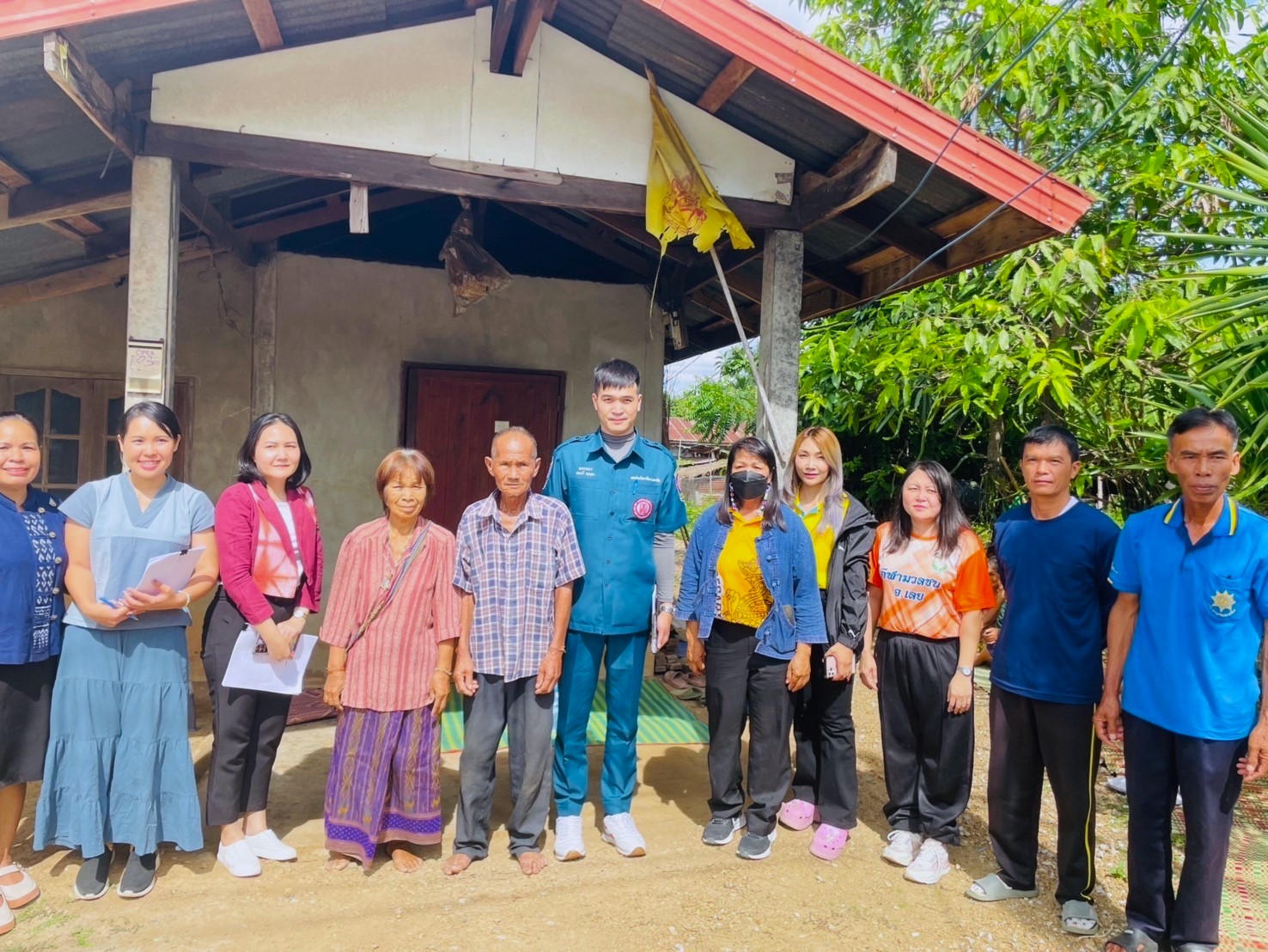 กรมการพัฒนาชุมชน ร่วมกับ มูลนิธิป่อเต็กตึ้ง ลงพื้นที่จัดเก็บข้อมูลครัวเรือนยากจนเป้าหมายสนับสนุนวัสดุอุปกรณ์ประกอบอาชีพ จังหวัดเลย