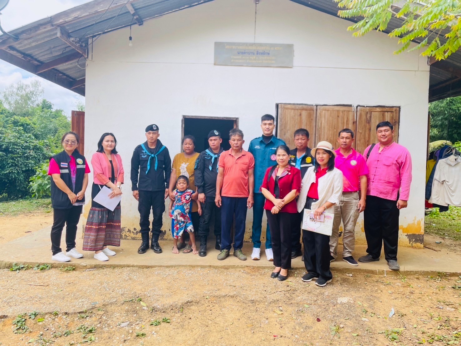 กรมการพัฒนาชุมชน ร่วมกับ มูลนิธิป่อเต็กตึ้ง ลงพื้นที่จัดเก็บข้อมูลครัวเรือนยากจนเป้าหมายสนับสนุนวัสดุอุปกรณ์ประกอบอาชีพ จังหวัดเลย