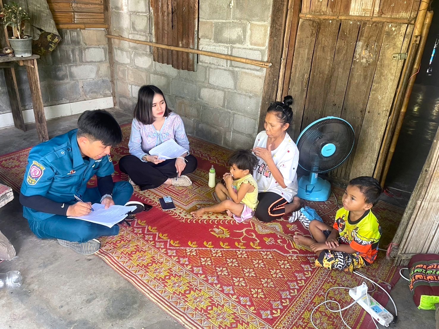 กรมการพัฒนาชุมชน ร่วมกับ มูลนิธิป่อเต็กตึ้ง ลงพื้นที่จัดเก็บข้อมูลครัวเรือนยากจนเป้าหมายสนับสนุนวัสดุอุปกรณ์ประกอบอาชีพ จังหวัดเลย