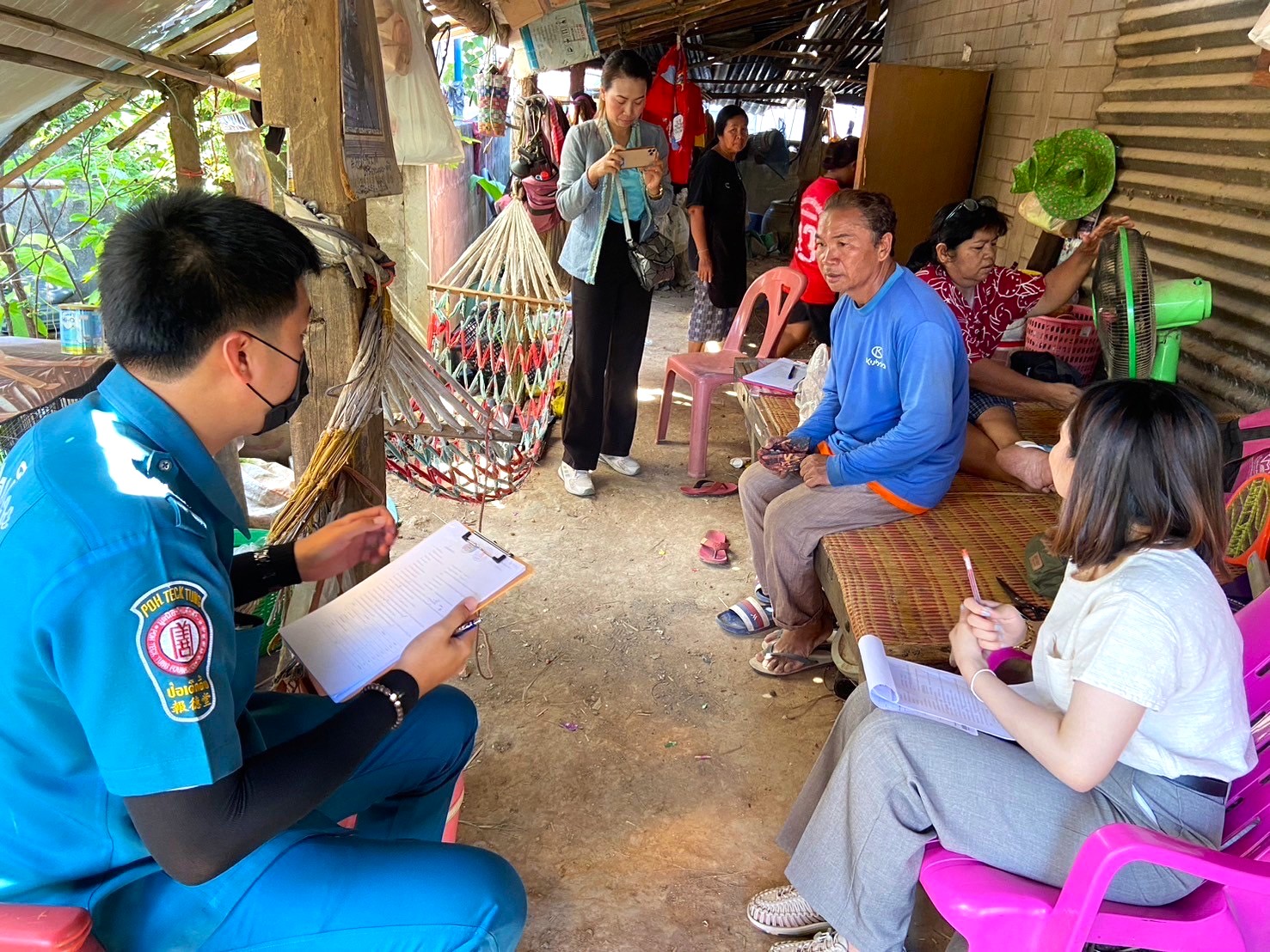 🤝กรมการพัฒนาชุมชน ร่วมกับ มูลนิธิป่อเต็กตึ้ง ลงพื้นที่จัดเก็บข้อมูลครัวเรือนยากจนเป้าหมายสนับสนุนวัสดุอุปกรณ์ประกอบอาชีพ จังหวัดหนองบัวลำภู 🤝