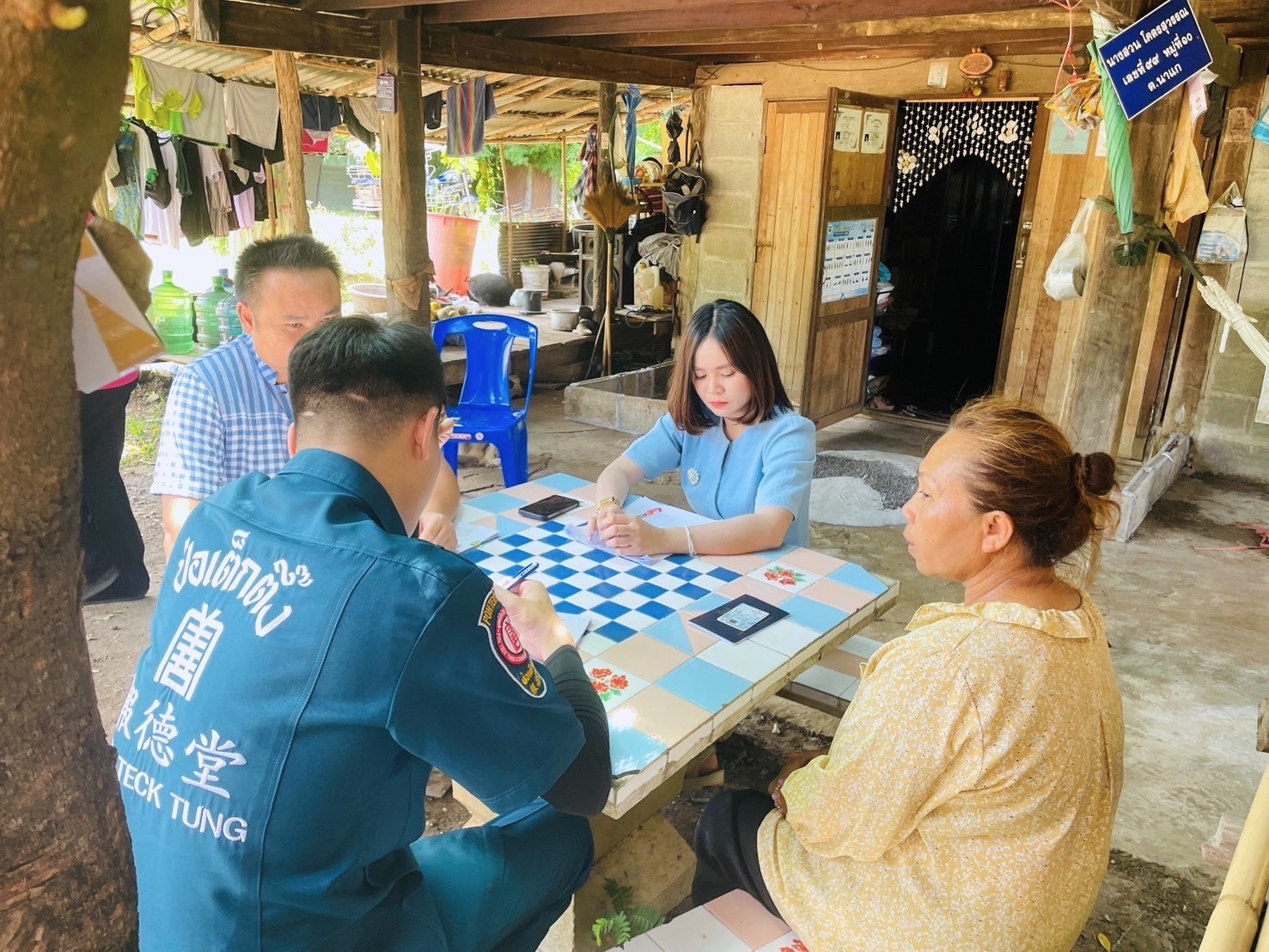 🤝กรมการพัฒนาชุมชน ร่วมกับ มูลนิธิป่อเต็กตึ้ง ลงพื้นที่จัดเก็บข้อมูลครัวเรือนยากจนเป้าหมายสนับสนุนวัสดุอุปกรณ์ประกอบอาชีพ จังหวัดหนองบัวลำภู 🤝
