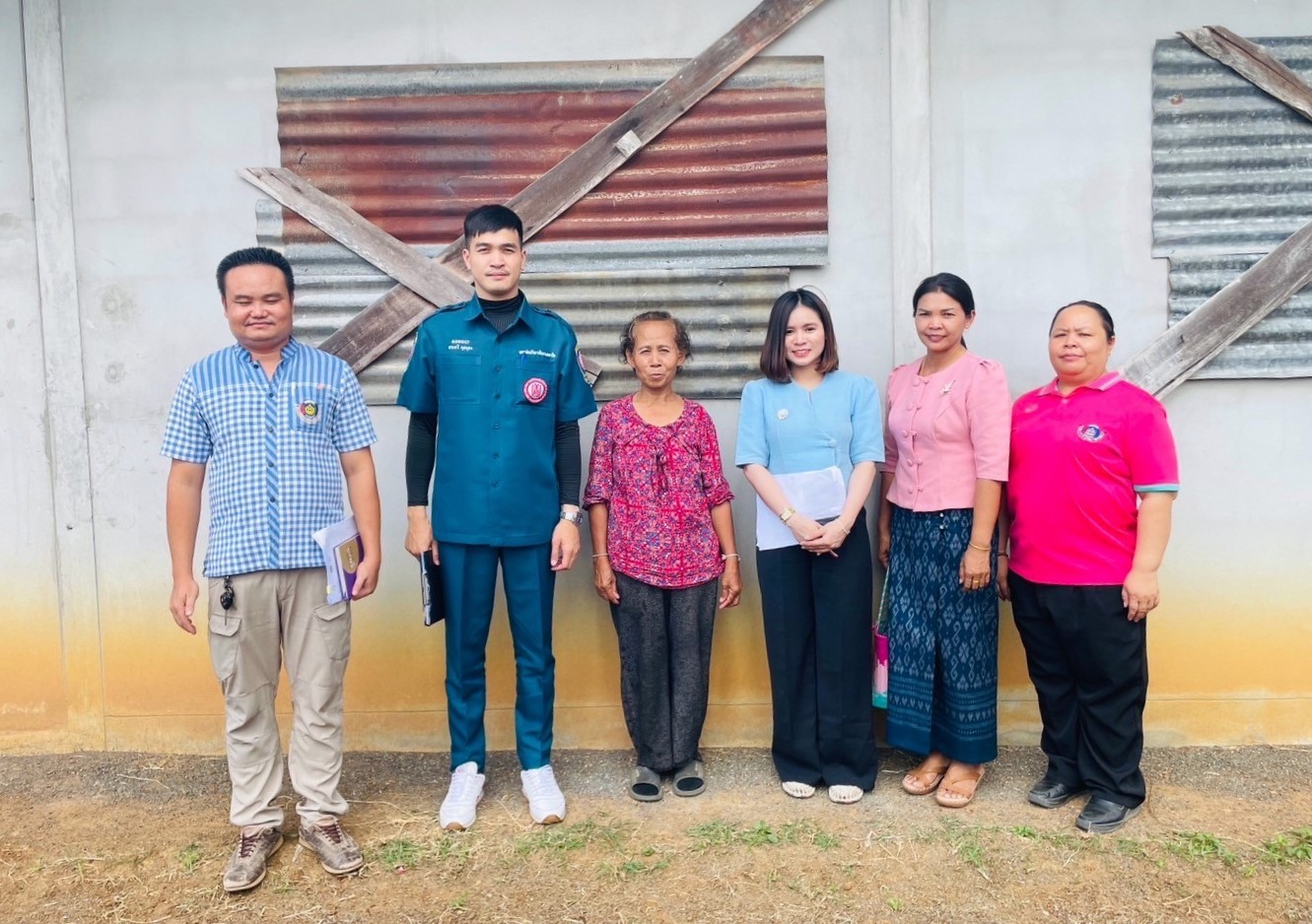 🤝กรมการพัฒนาชุมชน ร่วมกับ มูลนิธิป่อเต็กตึ้ง ลงพื้นที่จัดเก็บข้อมูลครัวเรือนยากจนเป้าหมายสนับสนุนวัสดุอุปกรณ์ประกอบอาชีพ จังหวัดหนองบัวลำภู 🤝