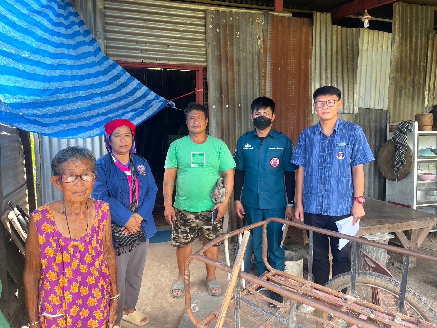 🤝กรมการพัฒนาชุมชน ร่วมกับ มูลนิธิป่อเต็กตึ้ง ลงพื้นที่จัดเก็บข้อมูลครัวเรือนยากจนเป้าหมายสนับสนุนวัสดุอุปกรณ์ประกอบอาชีพ จังหวัดหนองบัวลำภู 🤝