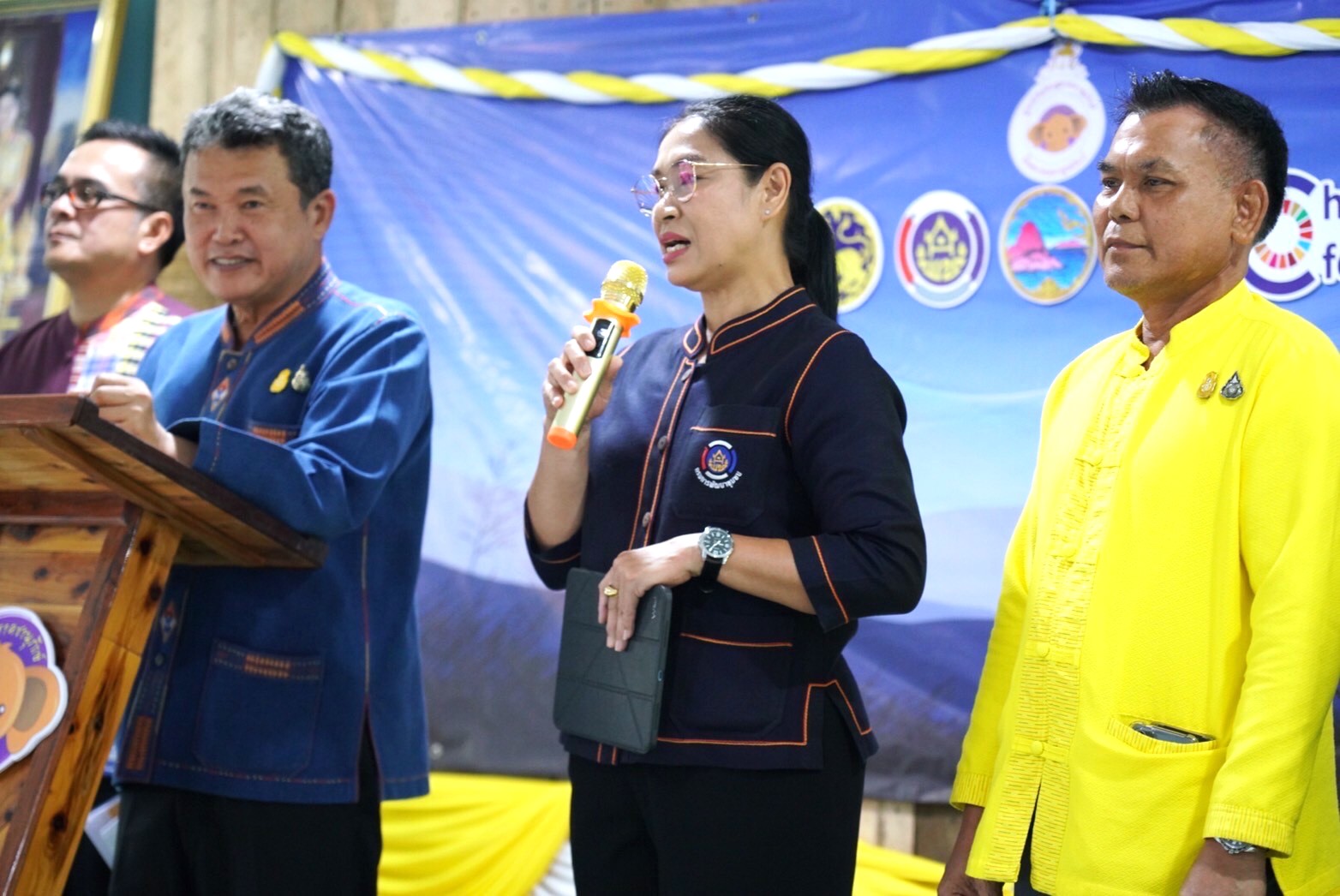 ปลัดมหาดไทย ลงพื้นที่ตรวจติดตามการขับเคลื่อนหมู่บ้านคชานุรักษ์ บ้านเขาใหญ่