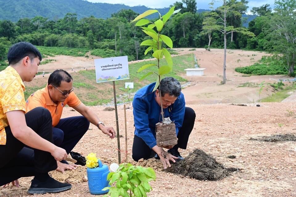 ปลัดมหาดไทย ลงพื้นที่ตรวจติดตามการขับเคลื่อนหมู่บ้านคชานุรักษ์ บ้านเขาใหญ่