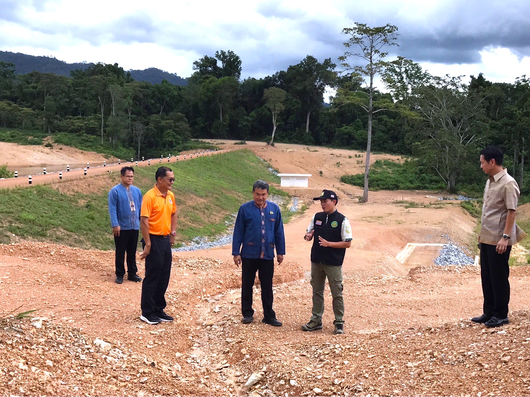 ปลัดมหาดไทย ลงพื้นที่ตรวจติดตามการขับเคลื่อนหมู่บ้านคชานุรักษ์ บ้านเขาใหญ่