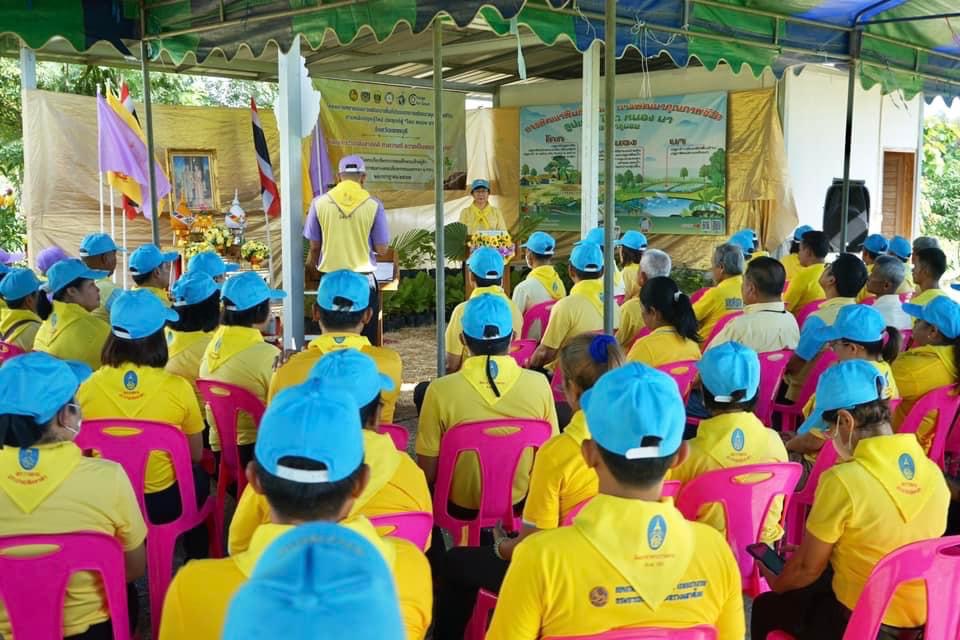 หัวหน้าผู้ตรวจราชการกรม เป็นประธานโครงการขยายผลการพัฒนาพื้นที่ต้นแบบการพัฒนาคุณภาพชีวิตตามหลักทฤษฎีใหม่ ประยุกต์สู่ “โคก หนอง นา“ เฉลิมพระเกียรติ พระบาทสมเด็จพระเจ้าอยู่หัว กิจกรรม ”เอามื้อสามัคคี ทำความดี ถวายเป็นพระราชกุศล“ ณ จังหวัดเพชรบุรี