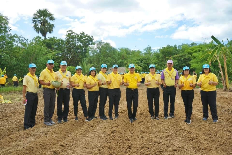 หัวหน้าผู้ตรวจราชการกรม เป็นประธานโครงการขยายผลการพัฒนาพื้นที่ต้นแบบการพัฒนาคุณภาพชีวิตตามหลักทฤษฎีใหม่ ประยุกต์สู่ “โคก หนอง นา“ เฉลิมพระเกียรติ พระบาทสมเด็จพระเจ้าอยู่หัว กิจกรรม ”เอามื้อสามัคคี ทำความดี ถวายเป็นพระราชกุศล“ ณ จังหวัดเพชรบุรี