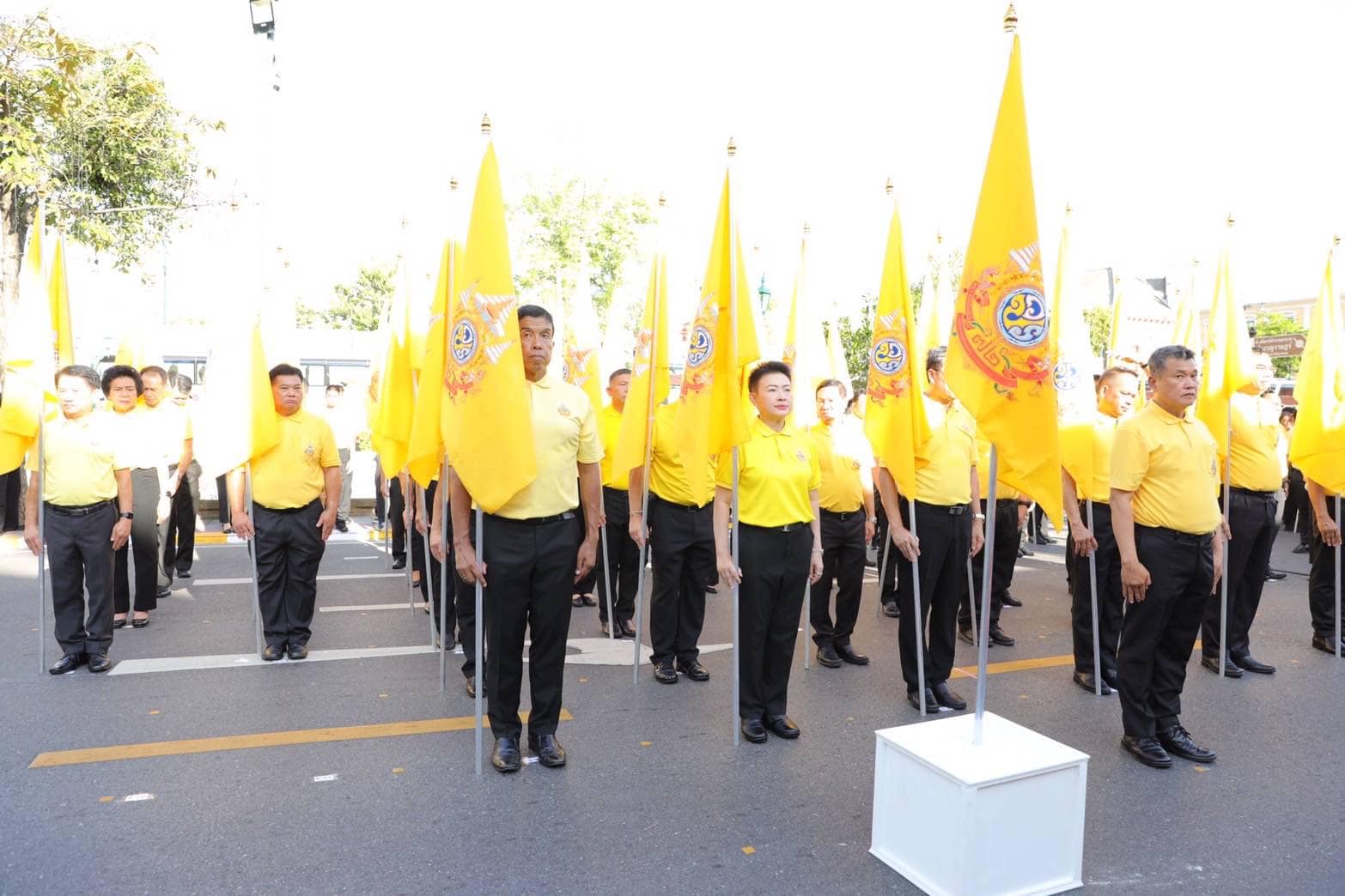 มท.1 นำข้าราชการและพสกนิกรร่วมถวายพระพรชัยมงคลพระบาทสมเด็จพระเจ้าอยู่หัว ด้วยขบวนธงตราสัญลักษณ์พระราชพิธีมหามงคลเฉลิมพระชนมพรรษา กว่า 1,500 คน หลอมรวมทุกดวงใจของคนไทย ประกาศก้องพลังแห่งความจงรักภักดี จากทั่วถิ่นแคว้นแดนไทยสู่กระทรวงมหาดไทย”