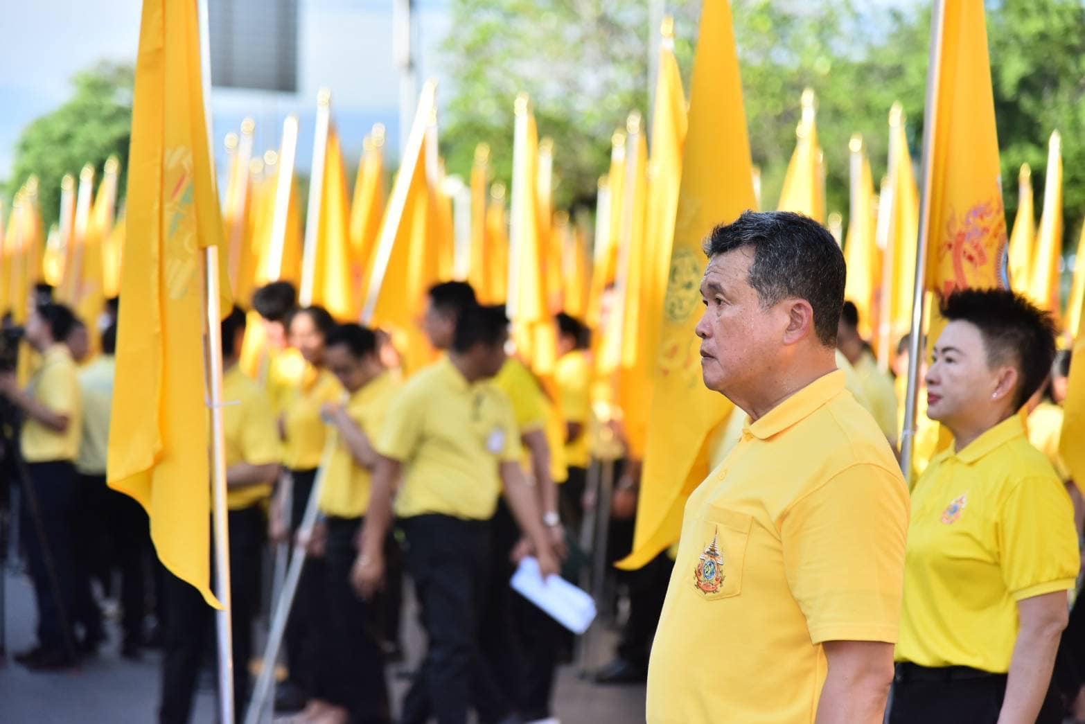 มท.1 นำข้าราชการและพสกนิกรร่วมถวายพระพรชัยมงคลพระบาทสมเด็จพระเจ้าอยู่หัว ด้วยขบวนธงตราสัญลักษณ์พระราชพิธีมหามงคลเฉลิมพระชนมพรรษา กว่า 1,500 คน หลอมรวมทุกดวงใจของคนไทย ประกาศก้องพลังแห่งความจงรักภักดี จากทั่วถิ่นแคว้นแดนไทยสู่กระทรวงมหาดไทย”