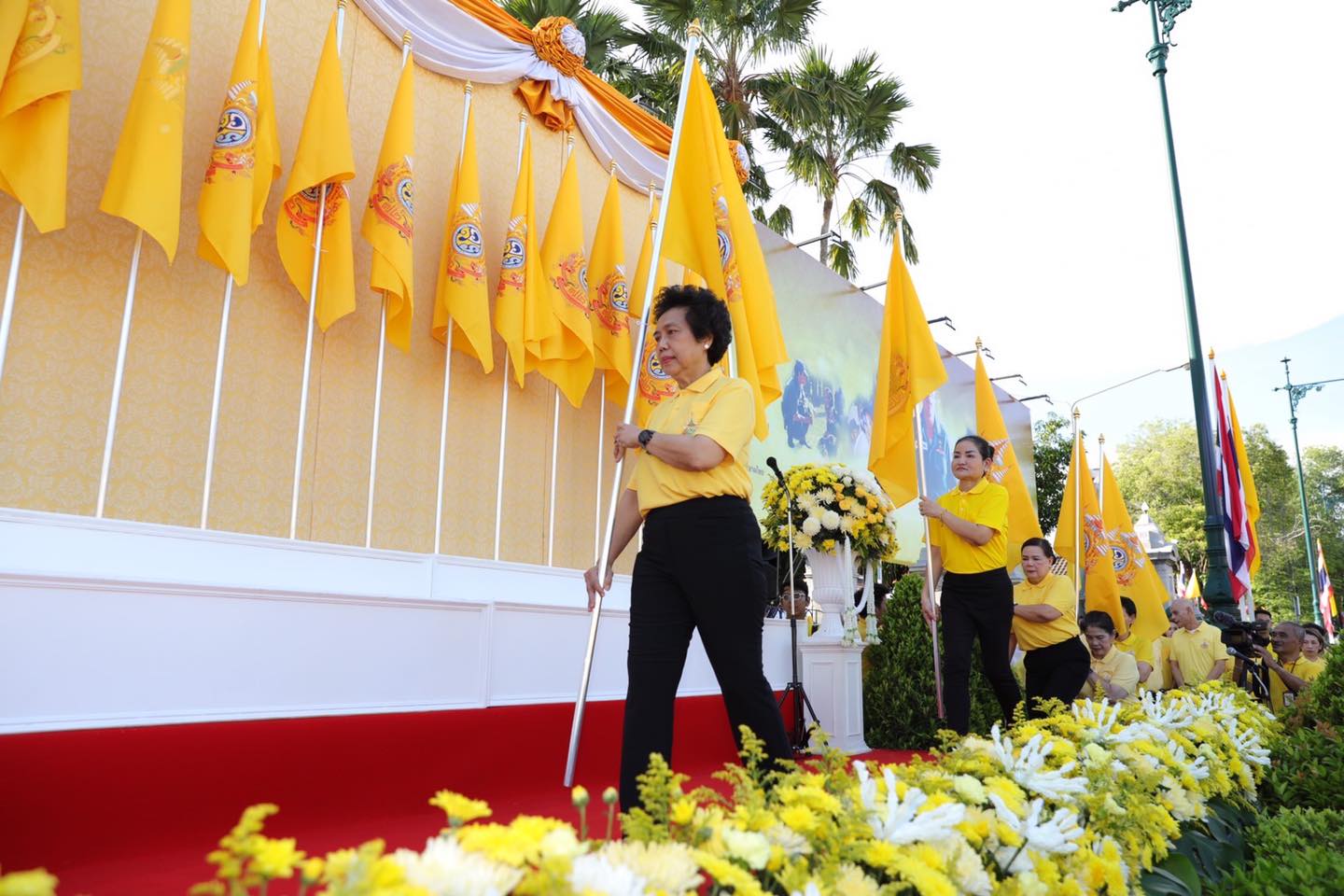 กรมการพัฒนาชุมชน ร่วมพิธีรับมอบธงตราสัญลักษณ์งานเฉลิมพระเกียรติพระบาทสมเด็จพระเจ้าอยู่หัว เนื่องในโอกาสพระราชพิธีมหามงคลเฉลิมพระชนมพรรษา 6 รอบ 28 กรกฎาคม 2567