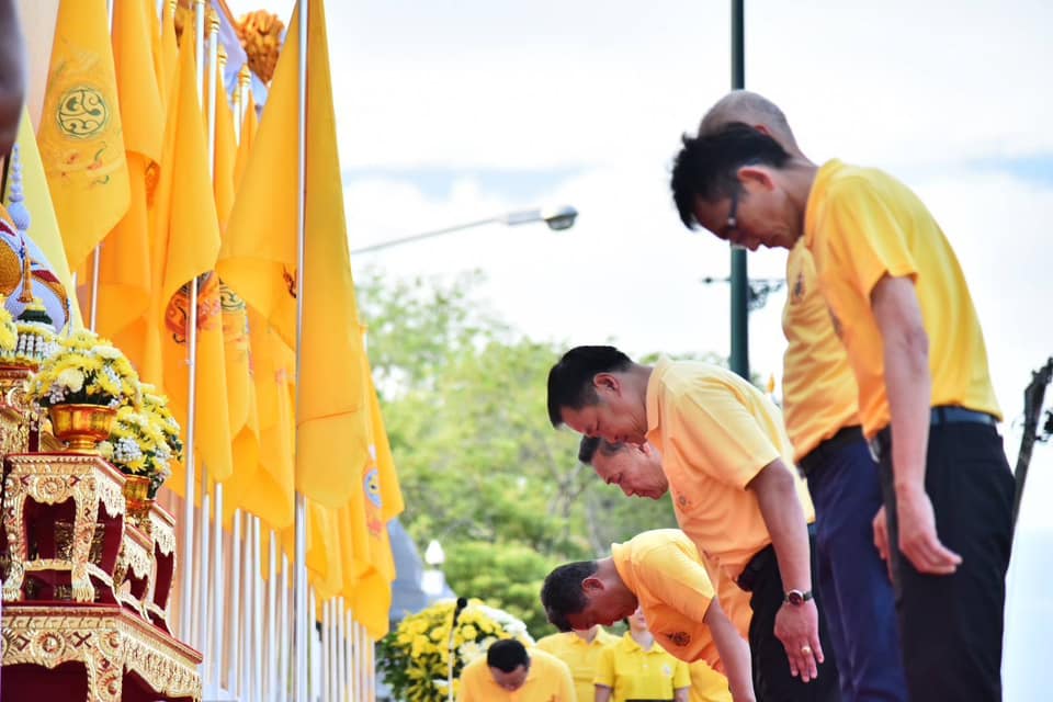มท.1 นำข้าราชการและพสกนิกรร่วมถวายพระพรชัยมงคลพระบาทสมเด็จพระเจ้าอยู่หัว ด้วยขบวนธงตราสัญลักษณ์พระราชพิธีมหามงคลเฉลิมพระชนมพรรษา กว่า 1,500 คน หลอมรวมทุกดวงใจของคนไทย ประกาศก้องพลังแห่งความจงรักภักดี จากทั่วถิ่นแคว้นแดนไทยสู่กระทรวงมหาดไทย”