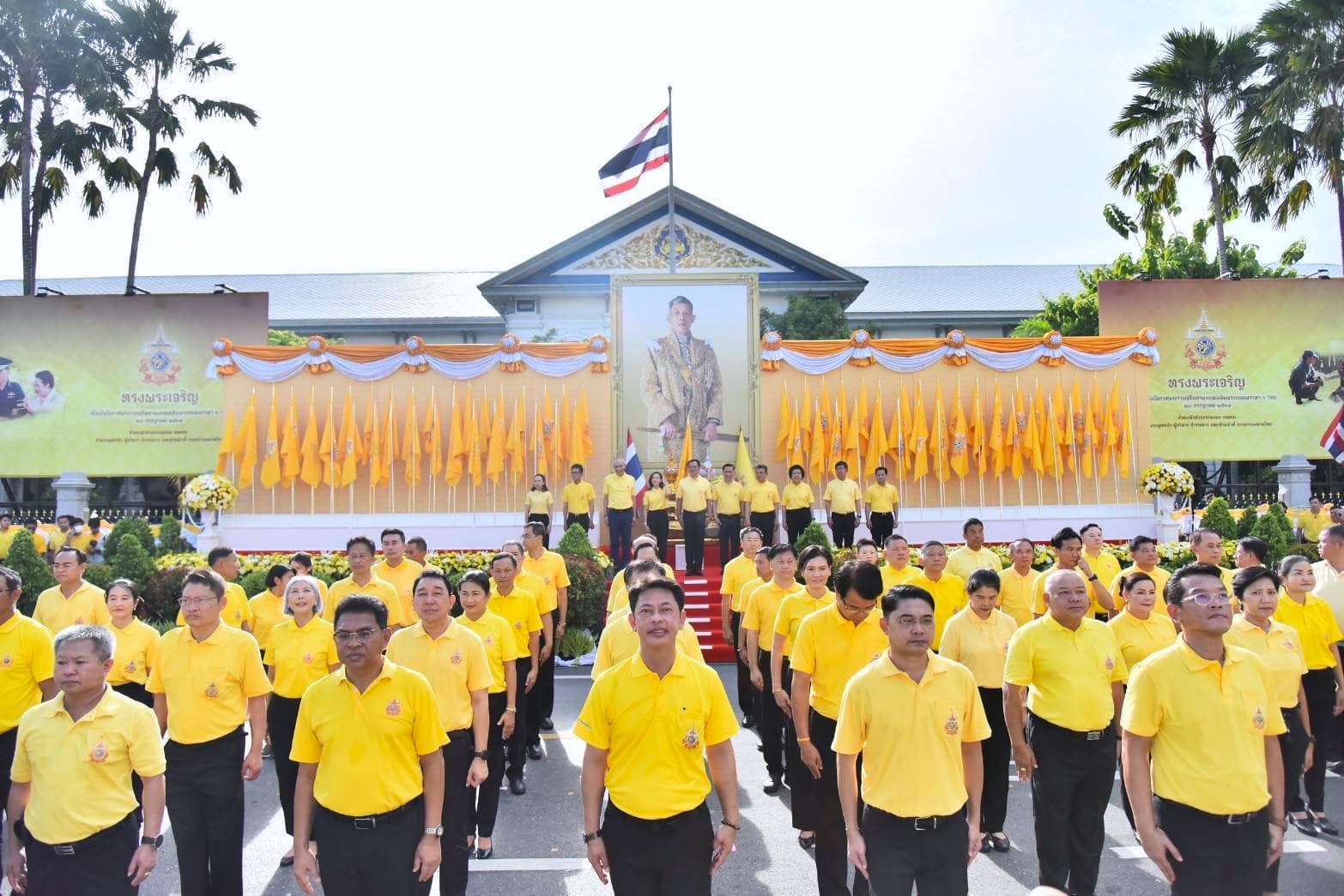 กรมการพัฒนาชุมชน ร่วมพิธีรับมอบธงตราสัญลักษณ์งานเฉลิมพระเกียรติพระบาทสมเด็จพระเจ้าอยู่หัว เนื่องในโอกาสพระราชพิธีมหามงคลเฉลิมพระชนมพรรษา 6 รอบ 28 กรกฎาคม 2567
