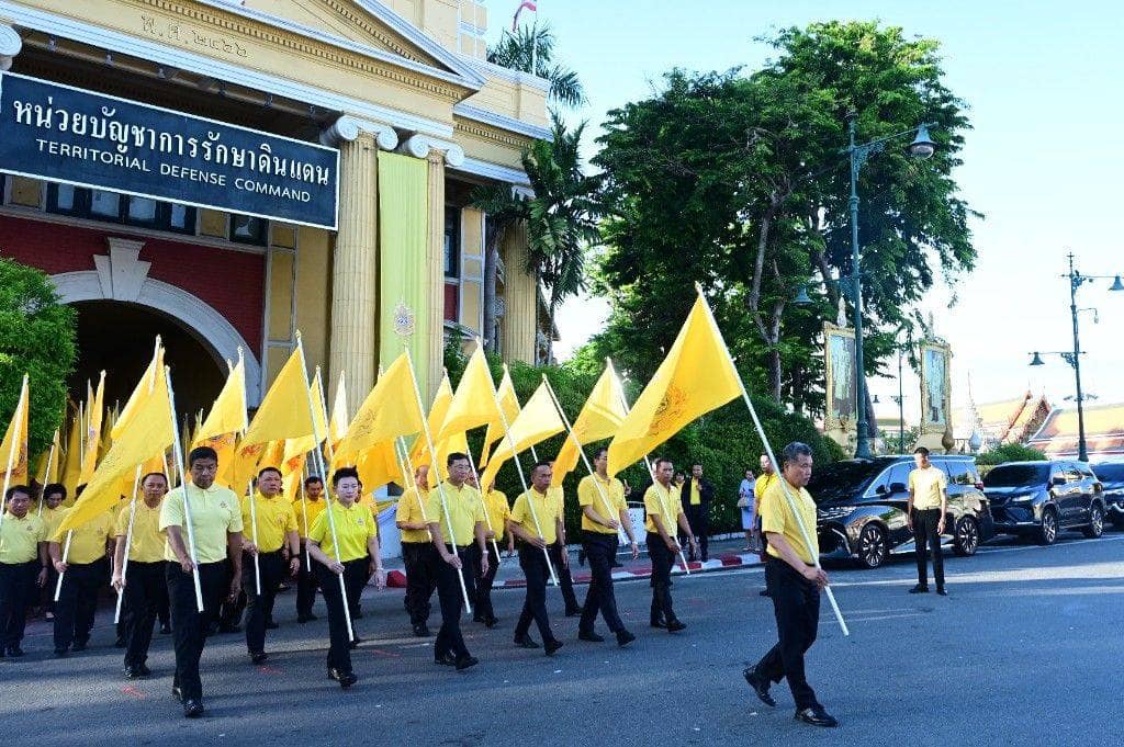 มท.1 นำข้าราชการและพสกนิกรร่วมถวายพระพรชัยมงคลพระบาทสมเด็จพระเจ้าอยู่หัว ด้วยขบวนธงตราสัญลักษณ์พระราชพิธีมหามงคลเฉลิมพระชนมพรรษา กว่า 1,500 คน หลอมรวมทุกดวงใจของคนไทย ประกาศก้องพลังแห่งความจงรักภักดี จากทั่วถิ่นแคว้นแดนไทยสู่กระทรวงมหาดไทย”