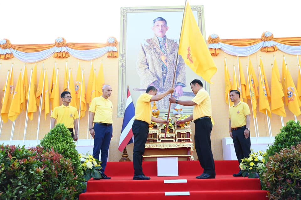 มท.1 นำข้าราชการและพสกนิกรร่วมถวายพระพรชัยมงคลพระบาทสมเด็จพระเจ้าอยู่หัว ด้วยขบวนธงตราสัญลักษณ์พระราชพิธีมหามงคลเฉลิมพระชนมพรรษา กว่า 1,500 คน หลอมรวมทุกดวงใจของคนไทย ประกาศก้องพลังแห่งความจงรักภักดี จากทั่วถิ่นแคว้นแดนไทยสู่กระทรวงมหาดไทย”