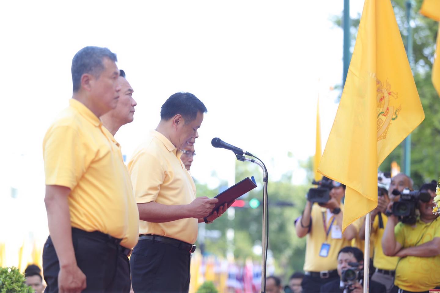กรมการพัฒนาชุมชน ร่วมพิธีรับมอบธงตราสัญลักษณ์งานเฉลิมพระเกียรติพระบาทสมเด็จพระเจ้าอยู่หัว เนื่องในโอกาสพระราชพิธีมหามงคลเฉลิมพระชนมพรรษา 6 รอบ 28 กรกฎาคม 2567