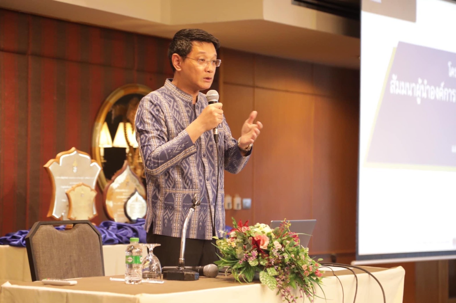 อธิบดี พช. พบปะผู้นำชุมชน ย้ำหน้าที่ผู้นำต้องสร้างความสามัคคีในชุมชน มีจิตอาสา เทิดทูนรักษาสถาบันหลักของชาติ โครงการ “สัมมนาผู้นำองค์การเครือข่ายพัฒนาชุมชนดีเด่น” ประจำปี 2567