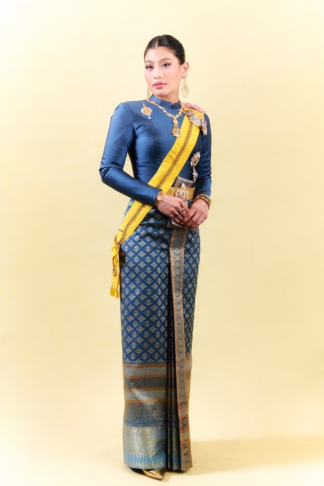 สมเด็จพระเจ้าลูกเธอ เจ้าฟ้าสิริวัณณวรี นารีรัตนราชกัญญา ทรงฉลองพระองค์ในพิธีการ พระบาทสมเด็จพระเจ้าอยู่หัว