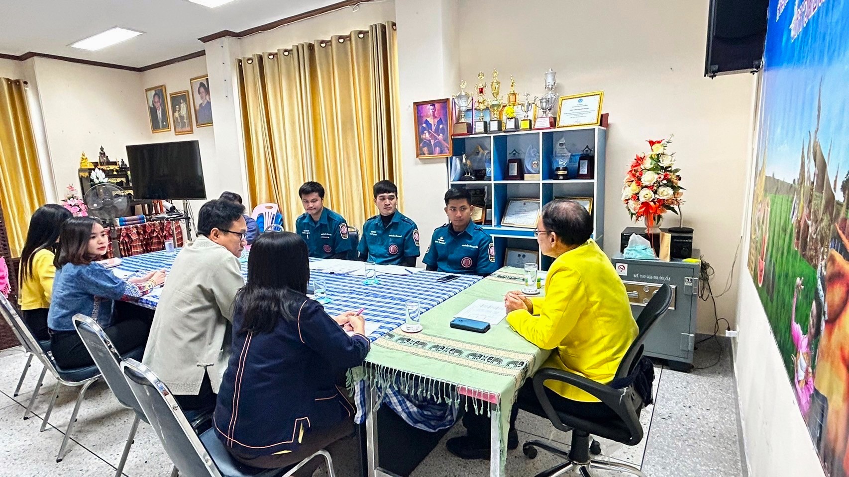 กรมการพัฒนาชุมชน ร่วมกับ มูลนิธิป่อเต็กตึ้ง ลงพื้นที่จัดเก็บข้อมูลครัวเรือนยากจนเป้าหมายสนับสนุนวัสดุอุปกรณ์ประกอบอาชีพ จังหวัดยโสธร