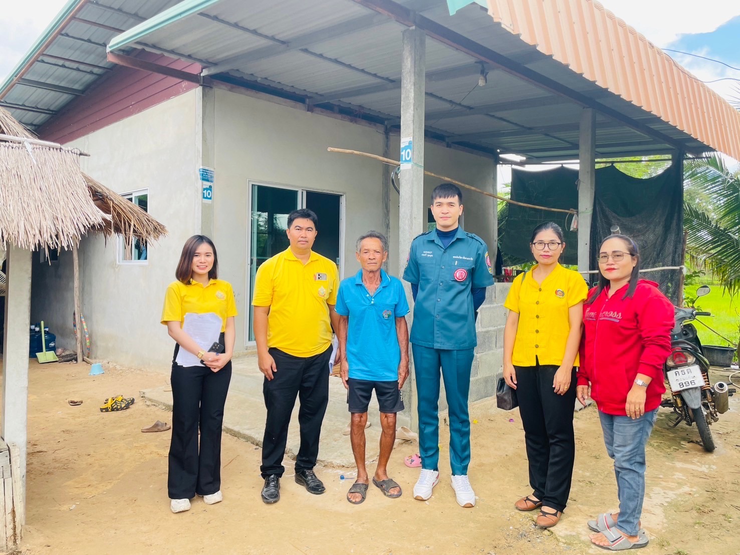 กรมการพัฒนาชุมชน ร่วมกับ มูลนิธิป่อเต็กตึ้ง ลงพื้นที่จัดเก็บข้อมูลครัวเรือนยากจนเป้าหมายสนับสนุนวัสดุอุปกรณ์ประกอบอาชีพ จังหวัดอำนาจเจริญ
