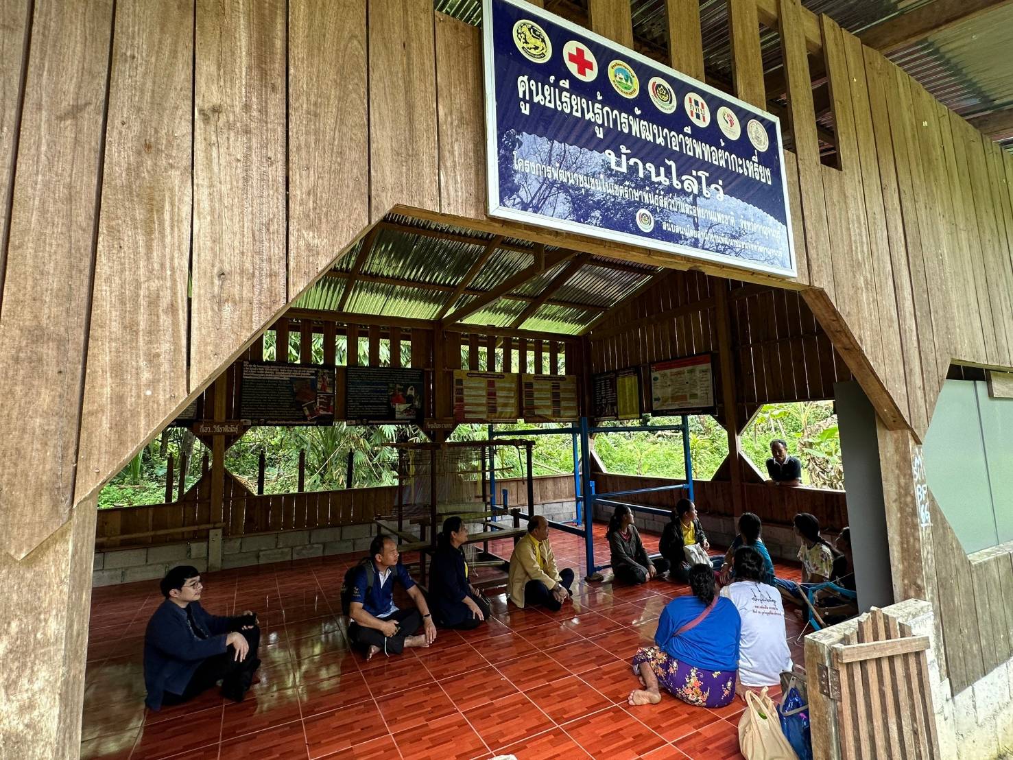 สำนักเสริมสร้างความเข้มแข็งชุมชน บูรณาการคณะทำงานขับ เคลื่อนโครงการพัฒนา ชุมชนในเขตรักษาพันธุ์สัตว์ป่าและอุทยานแห่ง ชาติ จังหวัดกาญจนบุรี
