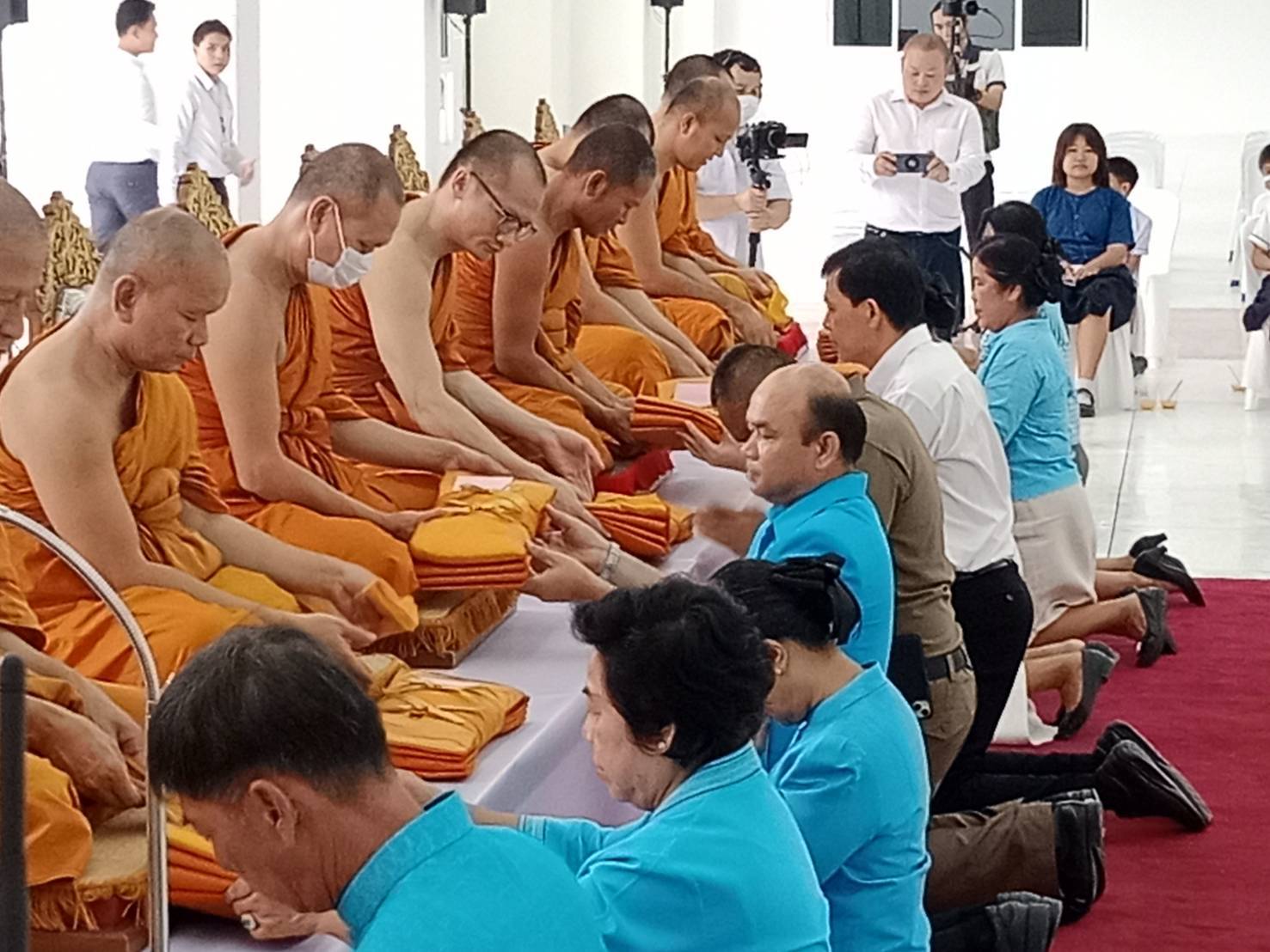 พช. ร่วมพิธีเจริญพระพุทธมนต์ เจริญจิตตภาวนา ถวายเป็นพระราชกุศล แด่สมเด็จพระนางเจ้าสิริกิติ์ พระบรมราชินีนาถ พระบรมราชชนนีพันปีหลวง