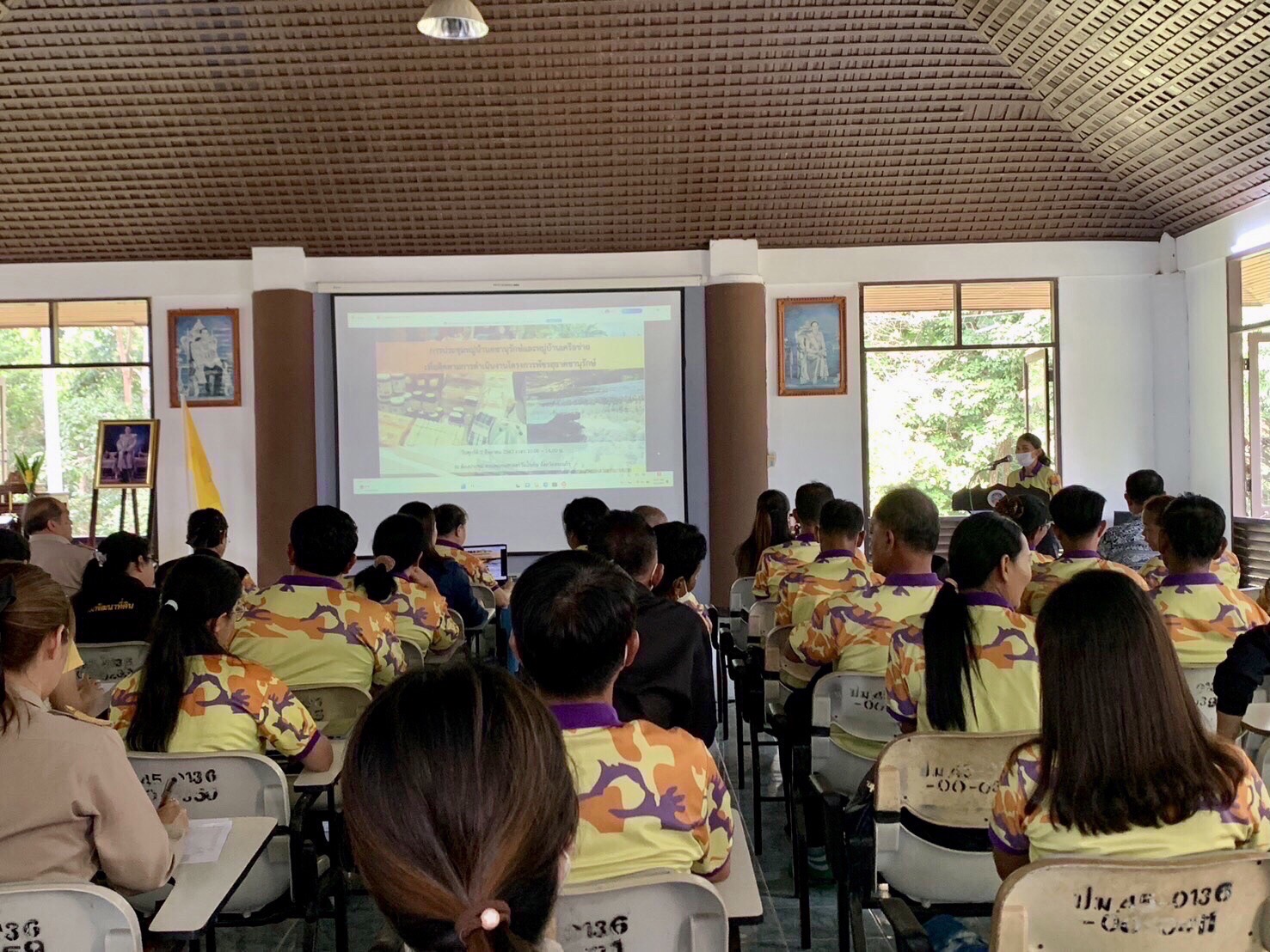 พช. ร่วมให้การต้อนรับองคมนตรี ในการลงพื้นที่ตรวจเยี่ยมและประชุมหมู่บ้านคชานุรักษ์และหมู่บ้านเครือข่าย เพื่อติดตามการดำเนินงานโครงการพัชรสุธาคชานุรักษ์ ในพระบรมราชูปถัมภ์ ณ จังหวัดสระแก้ว