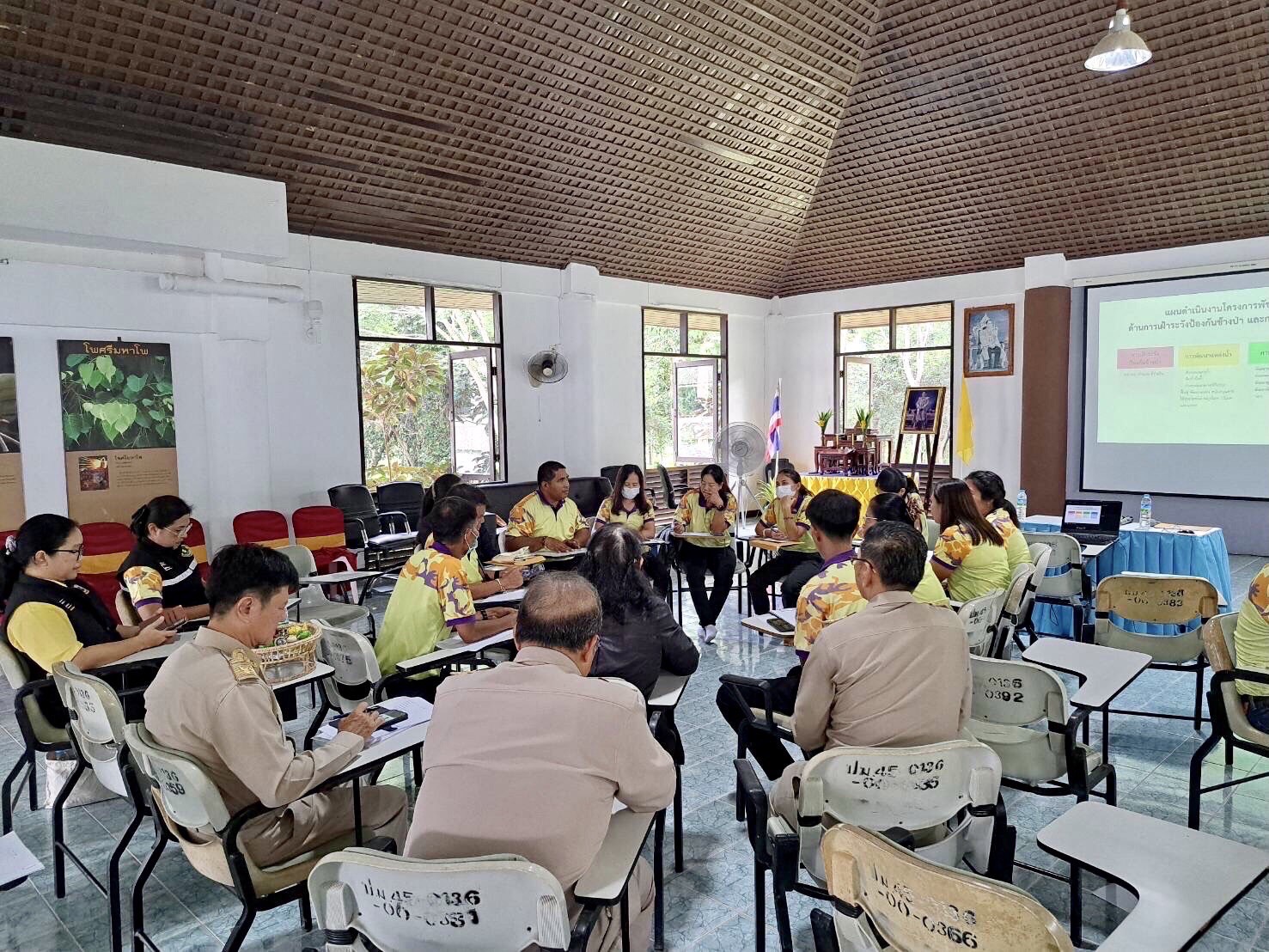 พช. ร่วมให้การต้อนรับองคมนตรี ในการลงพื้นที่ตรวจเยี่ยมและประชุมหมู่บ้านคชานุรักษ์และหมู่บ้านเครือข่าย เพื่อติดตามการดำเนินงานโครงการพัชรสุธาคชานุรักษ์ ในพระบรมราชูปถัมภ์ ณ จังหวัดสระแก้ว