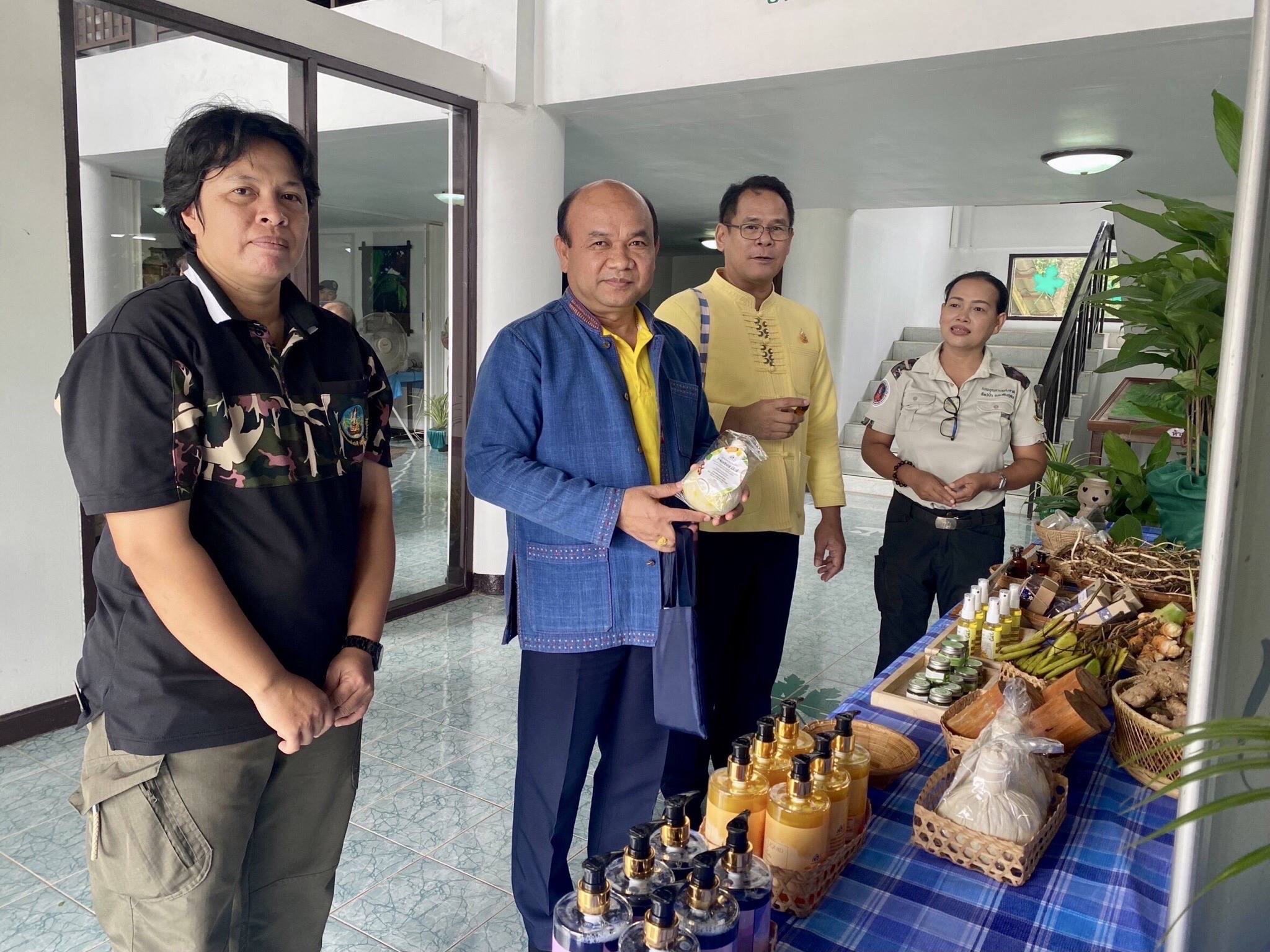 พช. ร่วมให้การต้อนรับองคมนตรี ในการลงพื้นที่ตรวจเยี่ยมและประชุมหมู่บ้านคชานุรักษ์และหมู่บ้านเครือข่าย เพื่อติดตามการดำเนินงานโครงการพัชรสุธาคชานุรักษ์ ในพระบรมราชูปถัมภ์ ณ จังหวัดสระแก้ว
