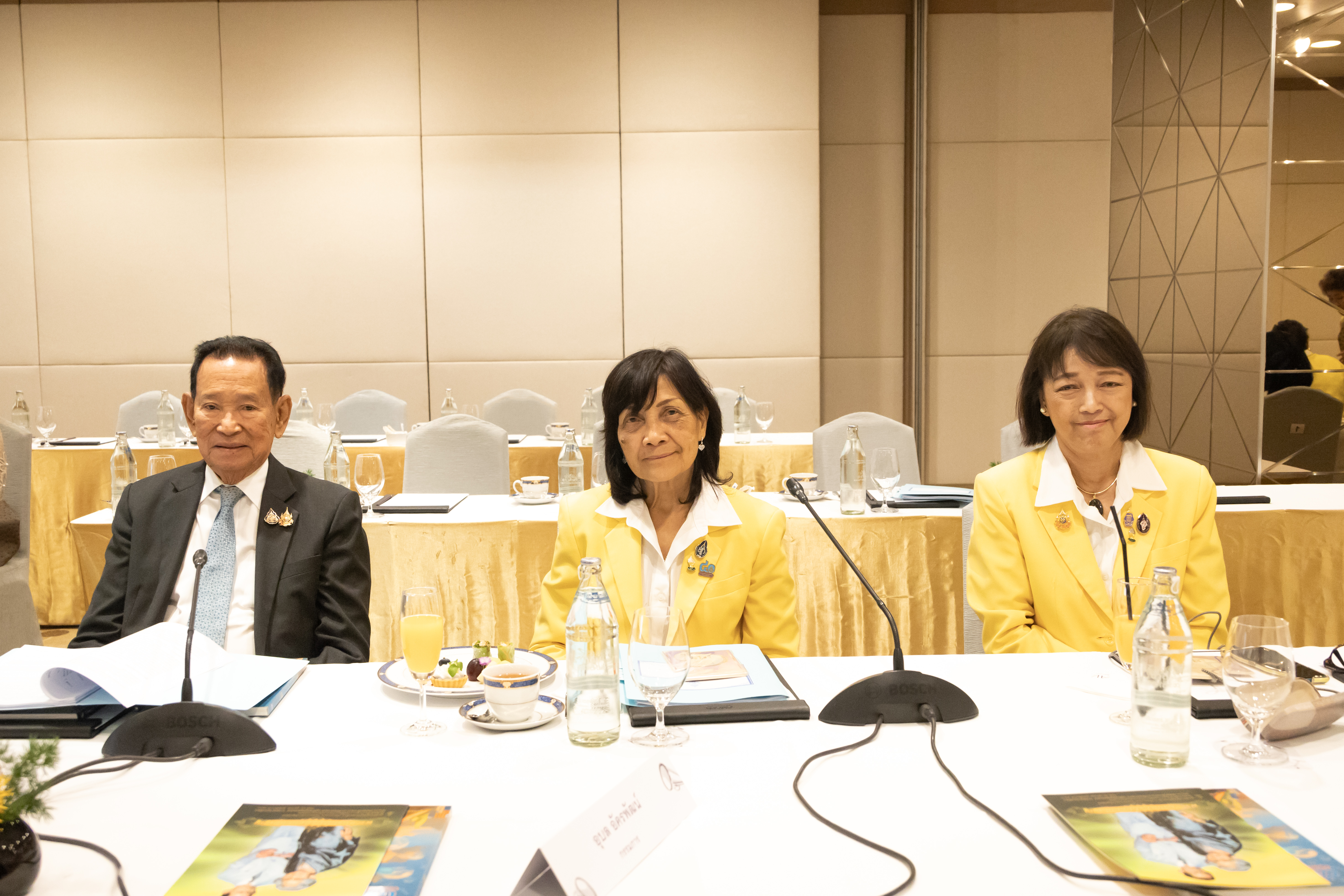 ประชุมคณะกรรมการดำเนินงานมูลนิธิร่วมจิตต์น้อมเกล้าฯ เพื่อเยาวชน ในพระบรมราชินูปถัมภ์