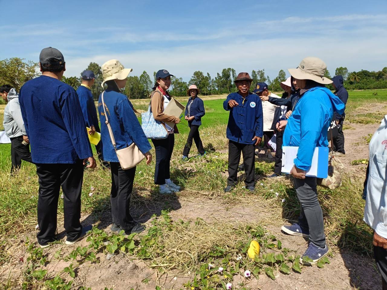 🥦สำนักเสริมสร้างความเข้มแข็งชุมชน ร่วมกับสำนักงานการตรวจเงินแผ่นดิน ลงพื้นที่ติดตามการตรวจสอบผลสัมฤทธิ์และประสิทธิภาพการดำเนินงานโครงการพัฒนาหมู่บ้านเศรษฐกิจพอเพียงพื้นที่จังหวัดลพบุรี