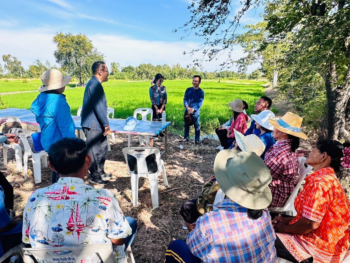 🥦สำนักเสริมสร้างความเข้มแข็งชุมชน ร่วมกับสำนักงานการตรวจเงินแผ่นดิน ลงพื้นที่ติดตามการตรวจสอบผลสัมฤทธิ์และประสิทธิภาพการดำเนินงานโครงการพัฒนาหมู่บ้านเศรษฐกิจพอเพียงพื้นที่จังหวัดลพบุรี