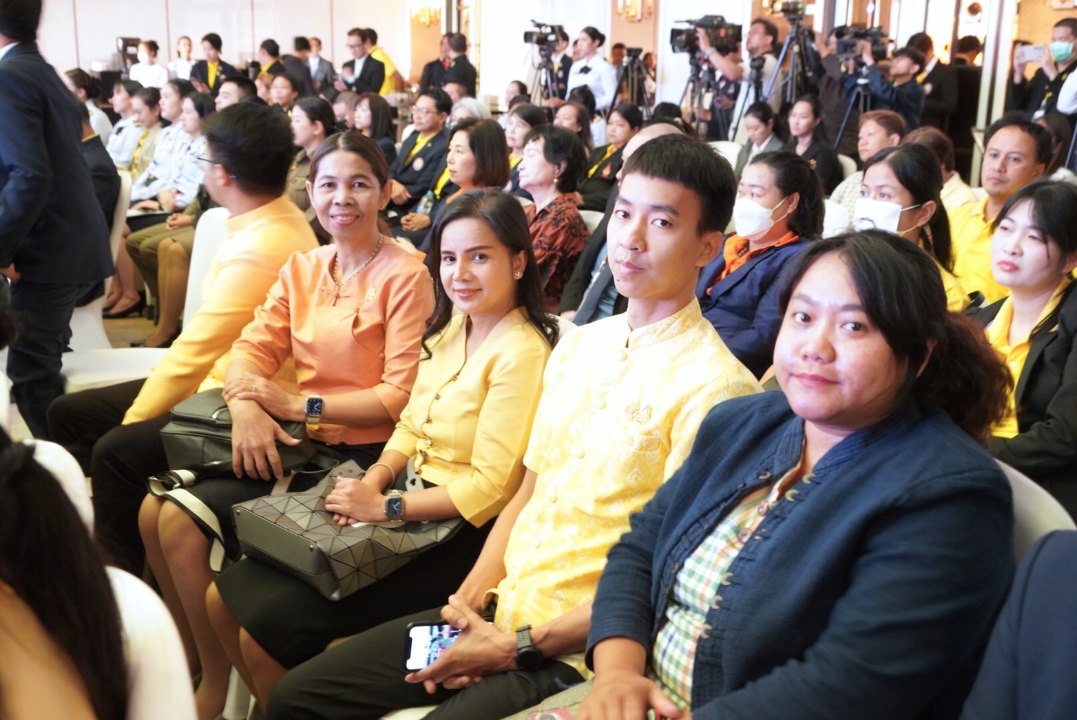 พช. ร่วมงานแถลงข่าวการจัดงาน  “เพื่อนพึ่ง (ภาฯ) เฉลิมพระเกียรติ พระบาทสมเด็จพระเจ้าอยู่หัว ทรงเจริญพระชนมพรรษา 72 พรรษา”