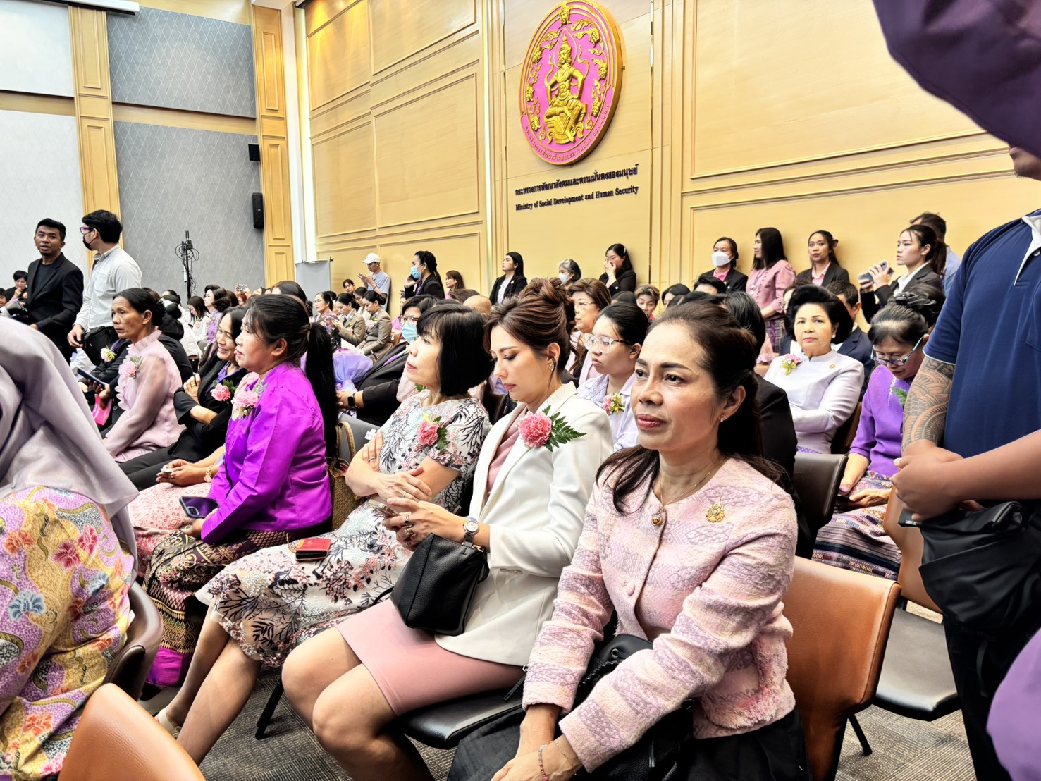 ร่วมแสดงความยินดี รางวัลสตรีดีเด่นด้านการพัฒนาชุมชน