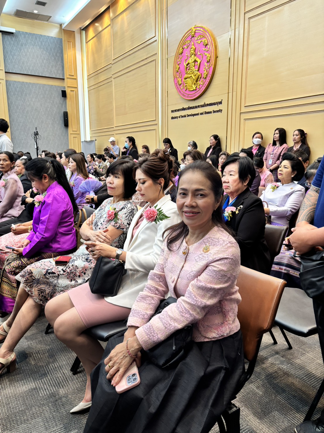 ร่วมแสดงความยินดี รางวัลสตรีดีเด่นด้านการพัฒนาชุมชน
