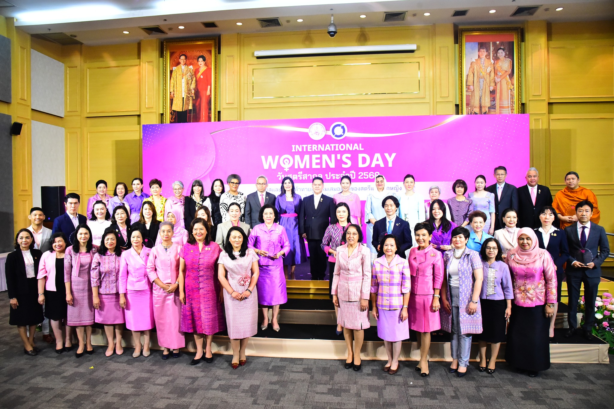 ร่วมแสดงความยินดี รางวัลสตรีดีเด่นด้านการพัฒนาชุมชน