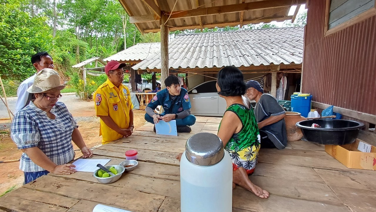 กรมการพัฒนาชุมชน ร่วมกับ มูลนิธิป่อเต็กตึ้ง ลงพื้นที่จัดเก็บข้อมูลครัวเรือนยากจนเป้าหมายสนับสนุนวัสดุอุปกรณ์ประกอบอาชีพ จังหวัดนครศรีธรรมราช