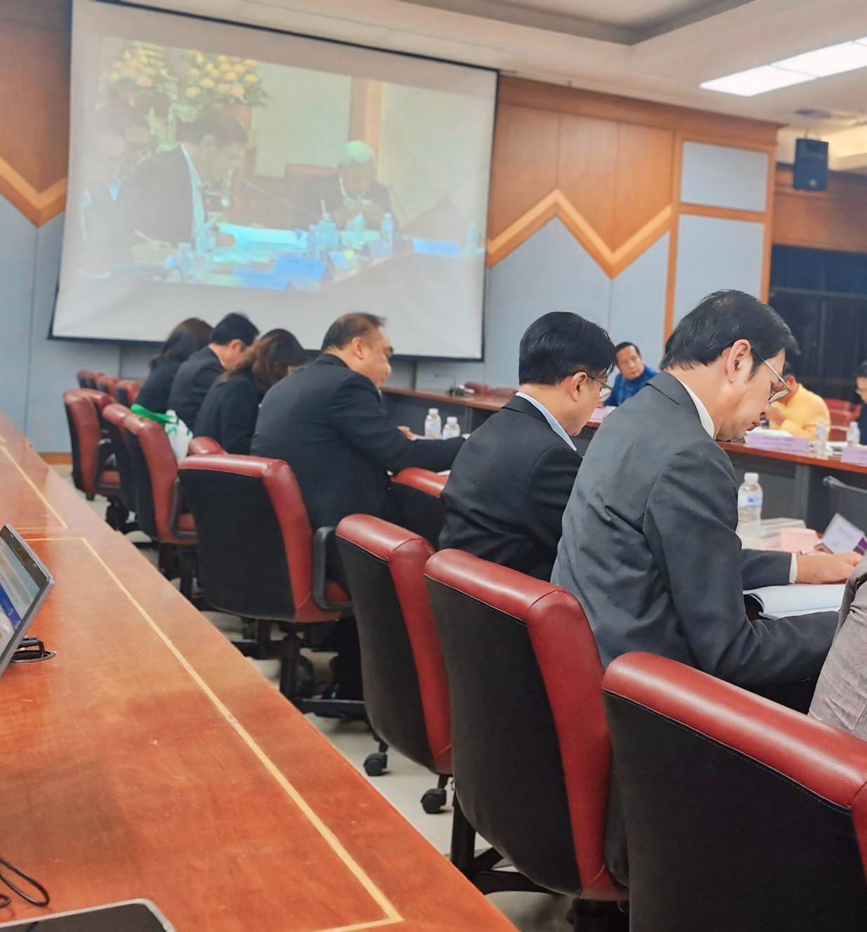 กรมการพัฒนาชุมชน ร่วมการประชุมวิสามัญคณะกรรมการบริหารมูลนิธิสวนสมเด็จพระศรีนครินทร์ฯ ครั้งที่ 1/2568
