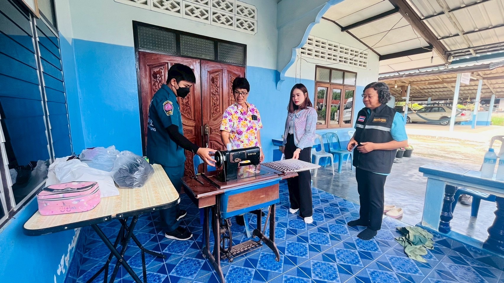 🤝กรมการพัฒนาชุมชน ร่วมกับ มูลนิธิป่อเต็กตึ้ง ลงพื้นที่จัดเก็บข้อมูลครัวเรือนยากจนเป้าหมายสนับสนุนวัสดุอุปกรณ์ประกอบอาชีพ จังหวัดชุมพร🤝