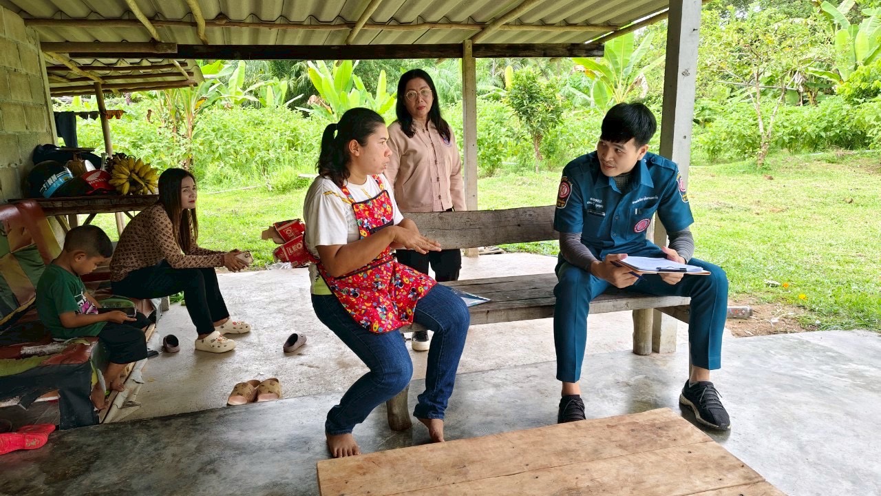 🤝กรมการพัฒนาชุมชน ร่วมกับ มูลนิธิป่อเต็กตึ้ง ลงพื้นที่จัดเก็บข้อมูลครัวเรือนยากจนเป้าหมายสนับสนุนวัสดุอุปกรณ์ประกอบอาชีพ จังหวัดชุมพร🤝