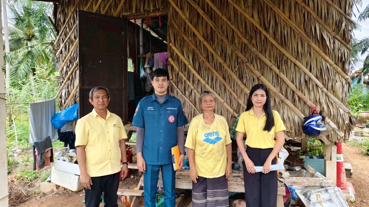 🤝กรมการพัฒนาชุมชน ร่วมกับ มูลนิธิป่อเต็กตึ้ง ลงพื้นที่จัดเก็บข้อมูลครัวเรือนยากจนเป้าหมายสนับสนุนวัสดุอุปกรณ์ประกอบอาชีพ จังหวัดชุมพร🤝