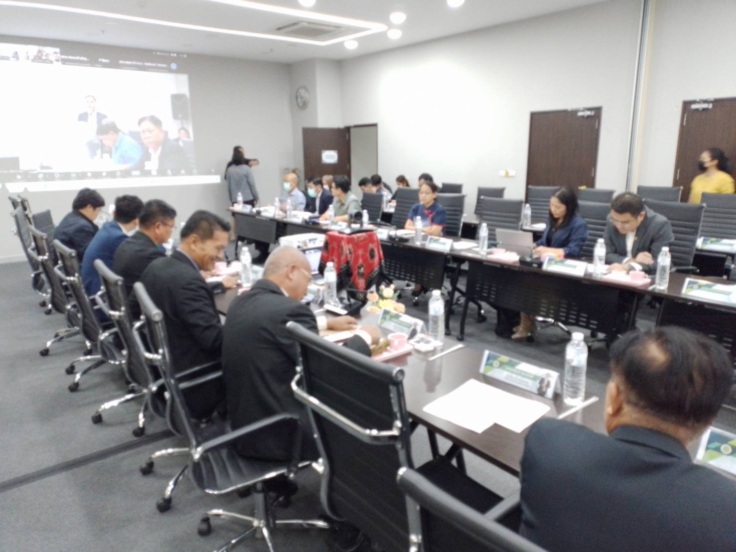 ประชุมเวทีรับฟังความคิดเห็นต่อข้อเสนอเชิงนโยบายของสภาเกษตรกรแห่งชาติ ณ ห้องประชุมสำนักงานสภาเกษตรกรแห่งชาติ