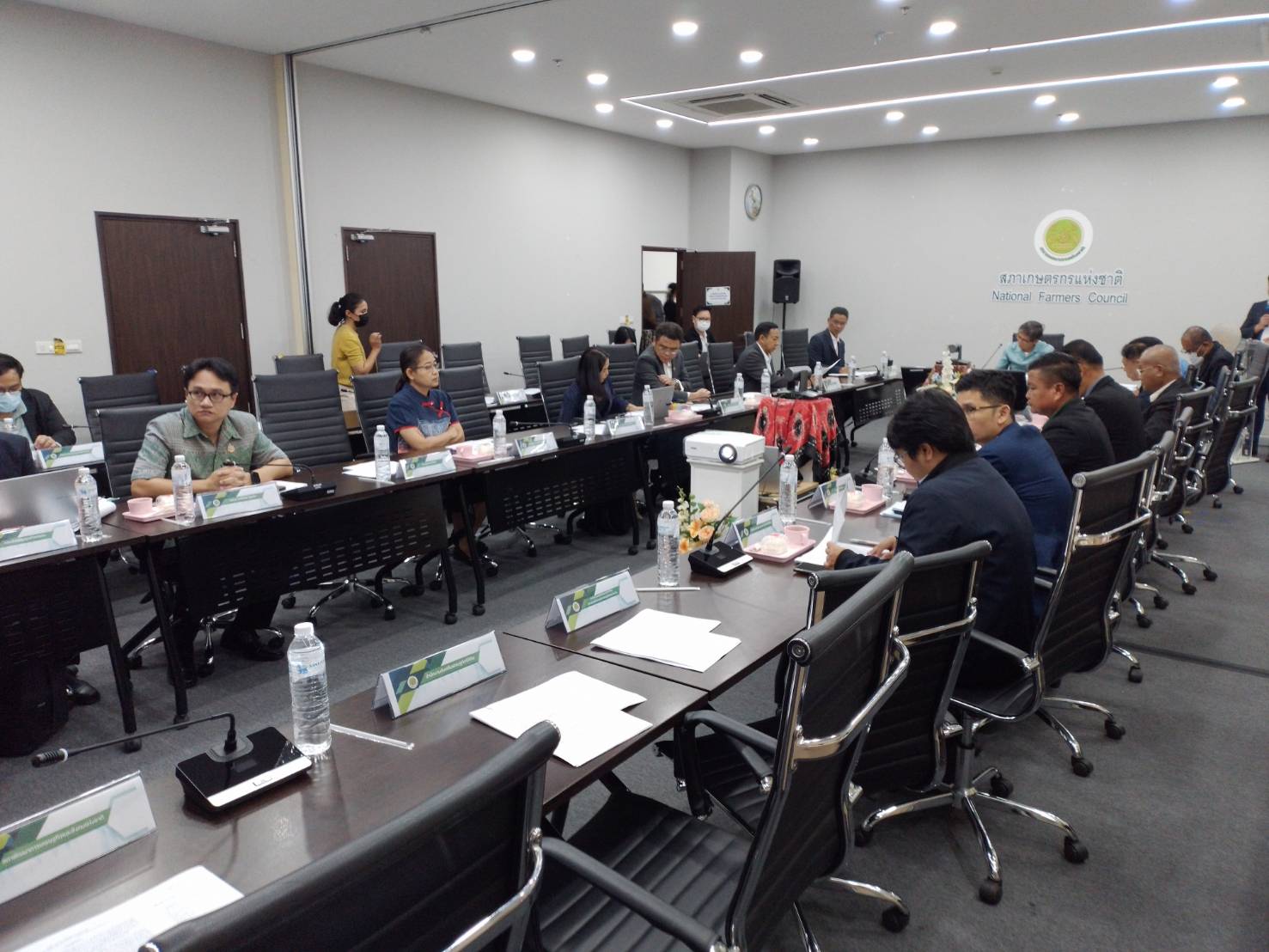 ประชุมเวทีรับฟังความคิดเห็นต่อข้อเสนอเชิงนโยบายของสภาเกษตรกรแห่งชาติ ณ ห้องประชุมสำนักงานสภาเกษตรกรแห่งชาติ