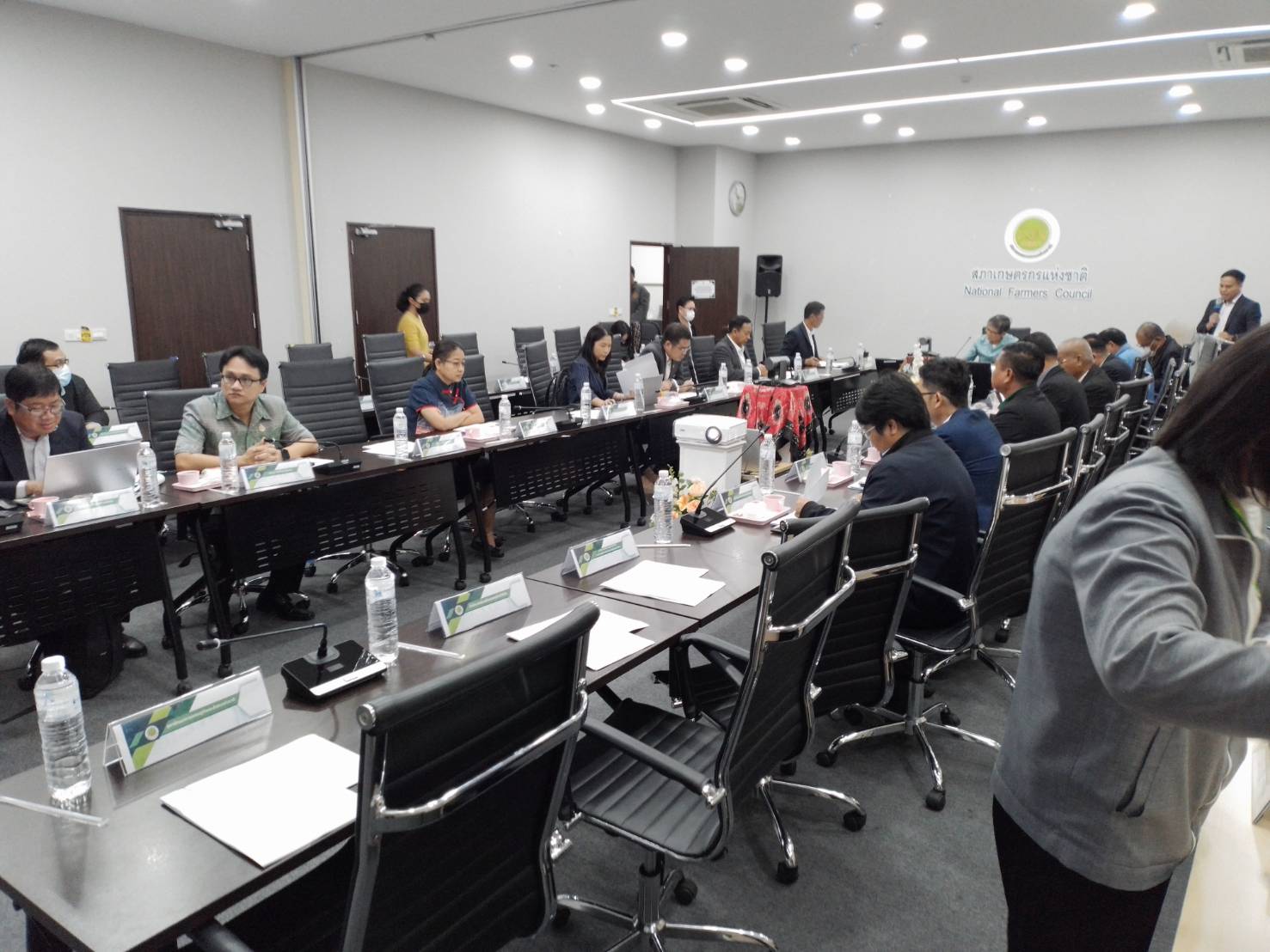 ประชุมเวทีรับฟังความคิดเห็นต่อข้อเสนอเชิงนโยบายของสภาเกษตรกรแห่งชาติ ณ ห้องประชุมสำนักงานสภาเกษตรกรแห่งชาติ