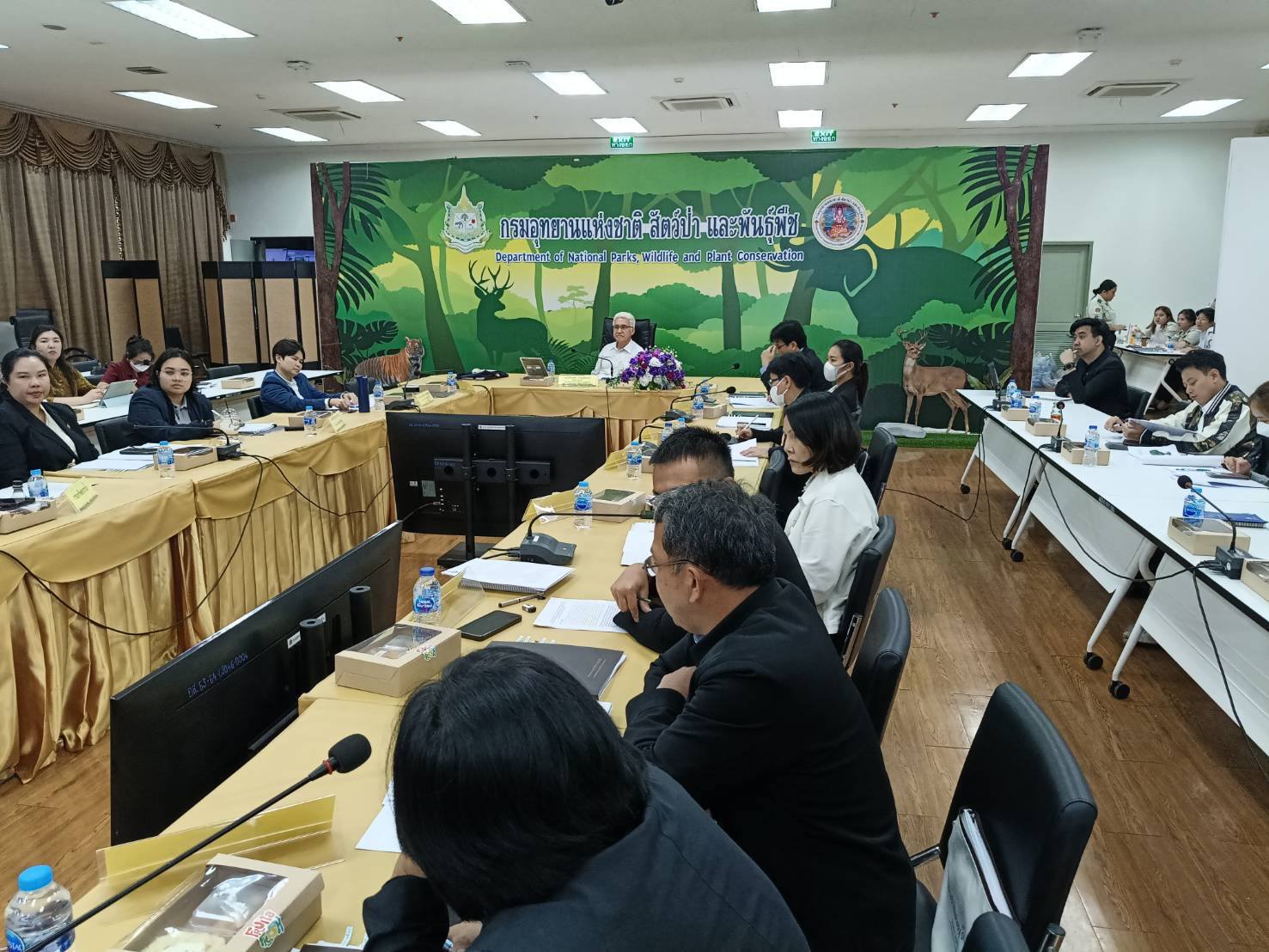 กรมการพัฒนาชุมชน ร่วมประชุมการพัฒนาคุณภาพชีวิตและสาธารณูปโภค ภายในพื้นที่โครงการอนุรักษ์ และดูแลรักษาทรัพยากรธรรมชาติ ณ กรมอุทยานแห่งชาติ สัตว์ป่า และพันธุ์พืช