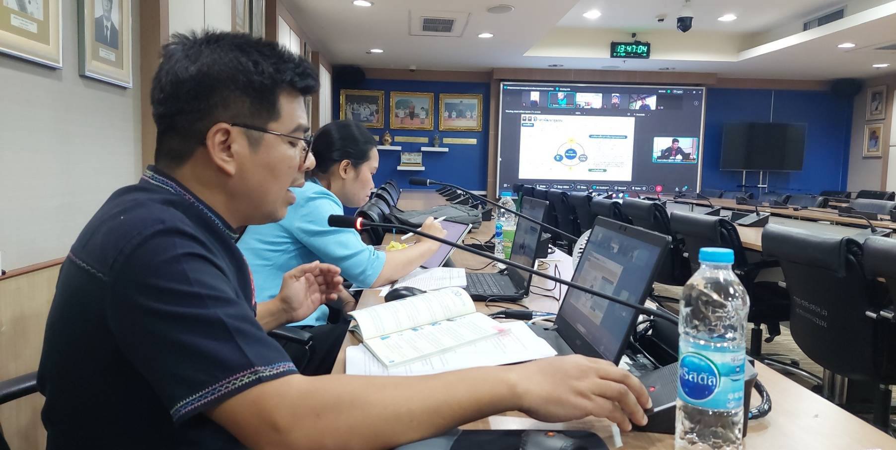 สสช. ประชุมผู้นำชุมชนและเครือข่ายองค์กรชุมชน(ชมรมผู้นำอาสาพัฒนาชุมชนแห่งประเทศไทย/สมาคมผู้นำสตรีพัฒนาชุมชนไทย/สำนักงานกลางศูนย์ประสานงานองค์การชุมชน (ศอช.)