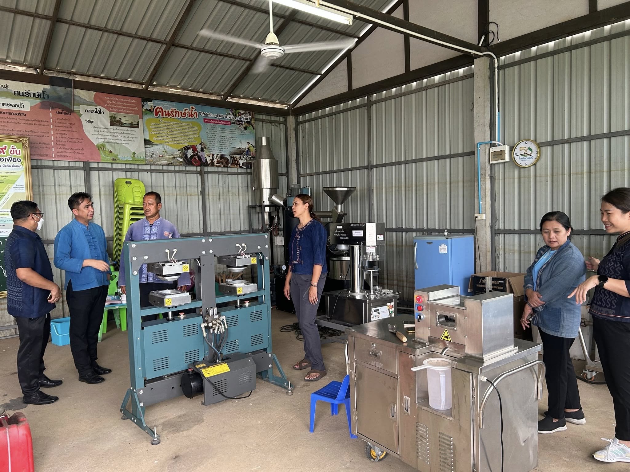 📢⭐ สำนักเสริมสร้างความเข้มแข็งชุมชน ลงพื้นที่สนับสนุนการพัฒนาศูนย์เรียนรู้การพัฒนาคุณภาพชีวิตตามหลักทฤษฎีใหม่ ประยุกต์สู่ “โคก หนอง นา”