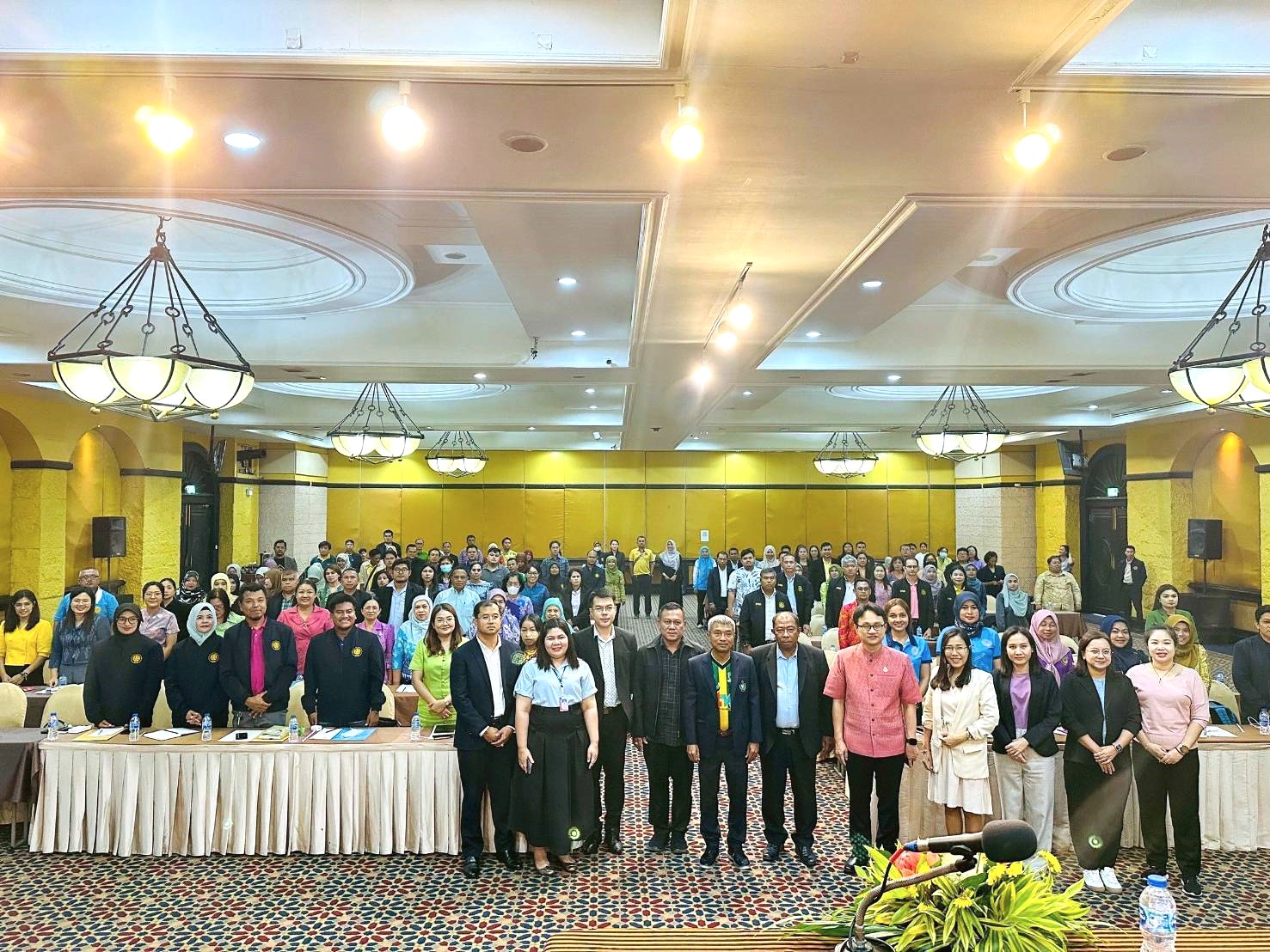 กรมการพัฒนาชุมชน ร่วมสนับสนุน ศอ.บต.ในการแลกเปลี่ยนเรียนรู้ หัวข้อ การบริหารจัดการครัวเรือนยากจนแบบบูรณาการ